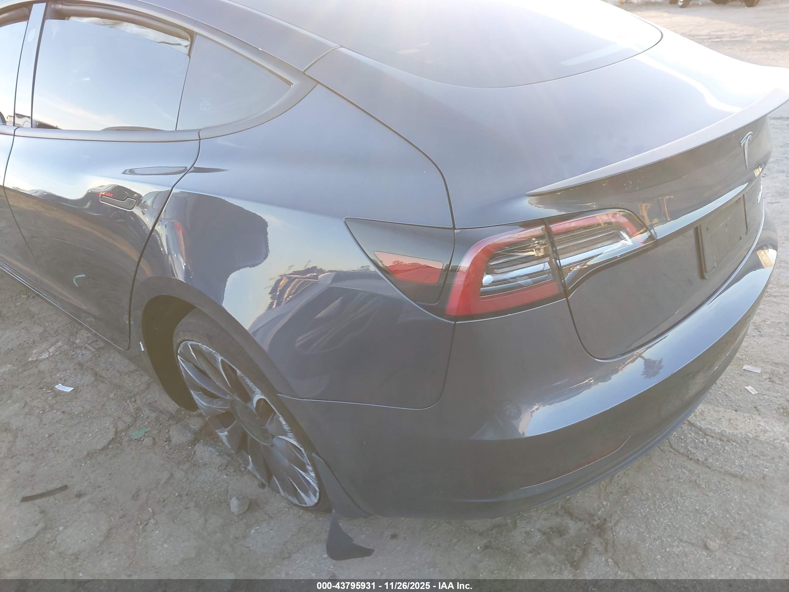 TESLA MODEL image 6