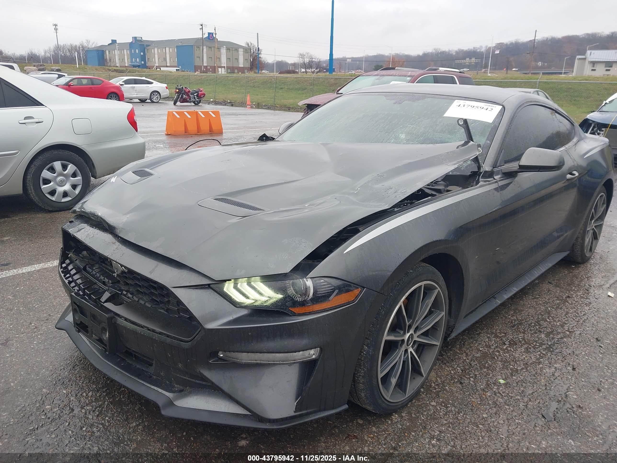 FORD MUSTANG image 6