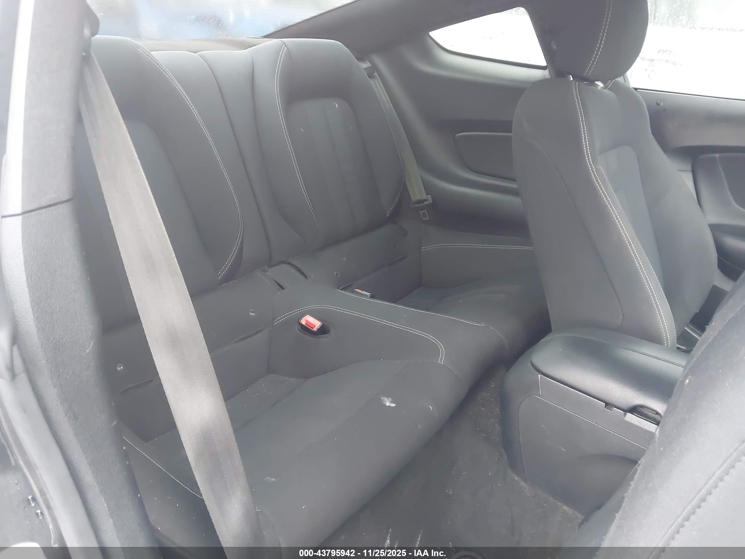 FORD MUSTANG image 8