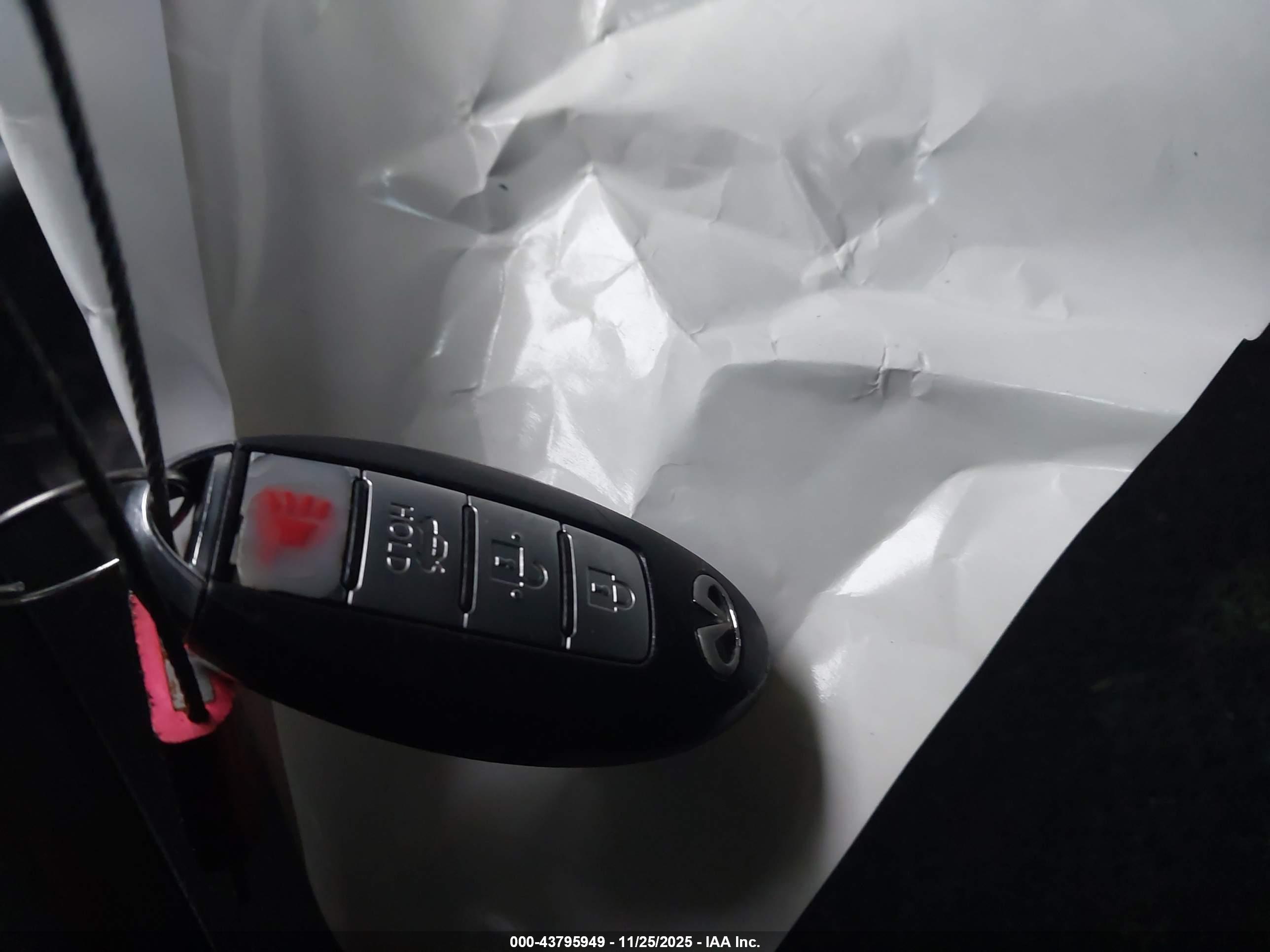 INFINITI Q40 image 11