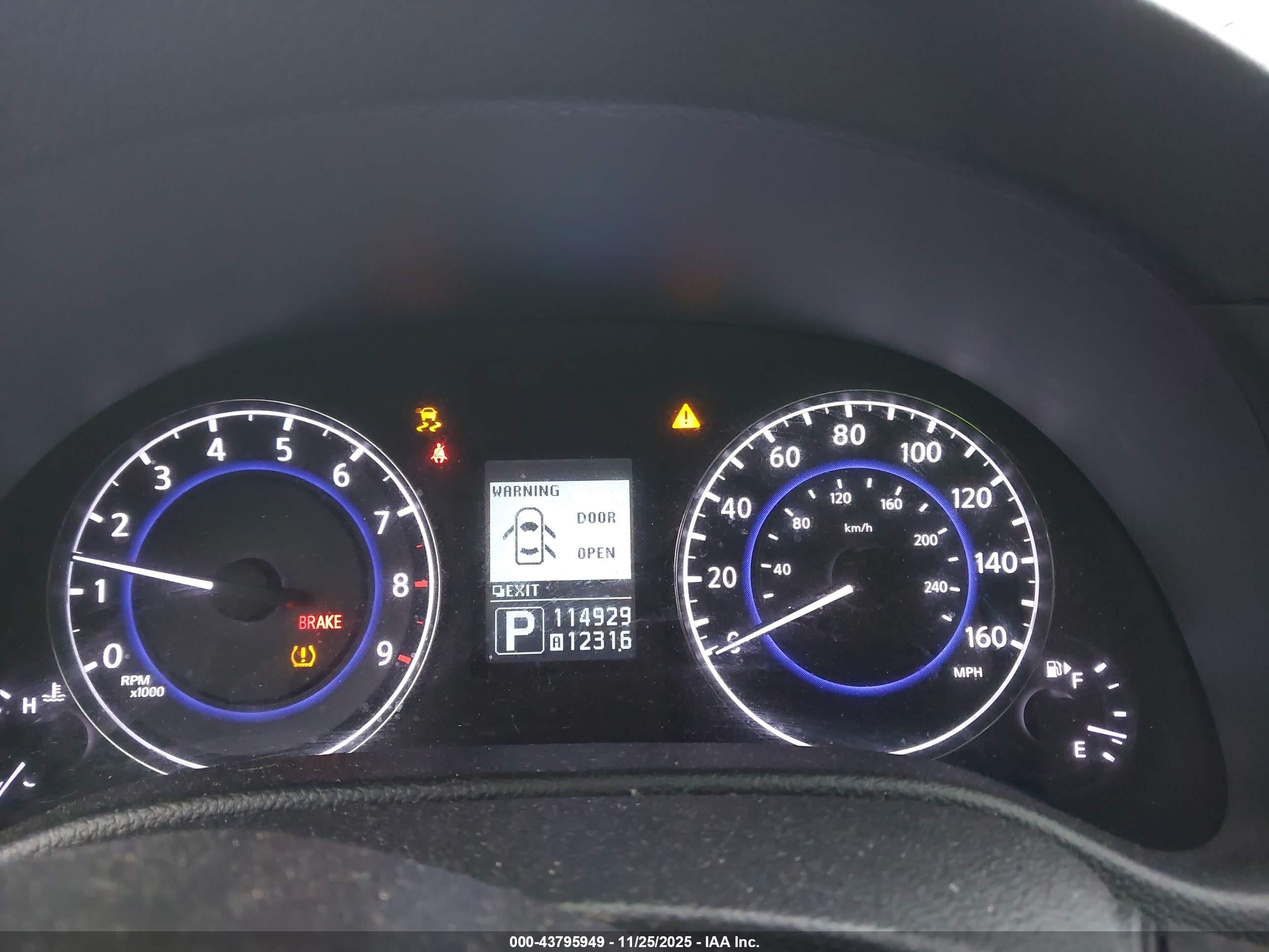 INFINITI Q40 image 7
