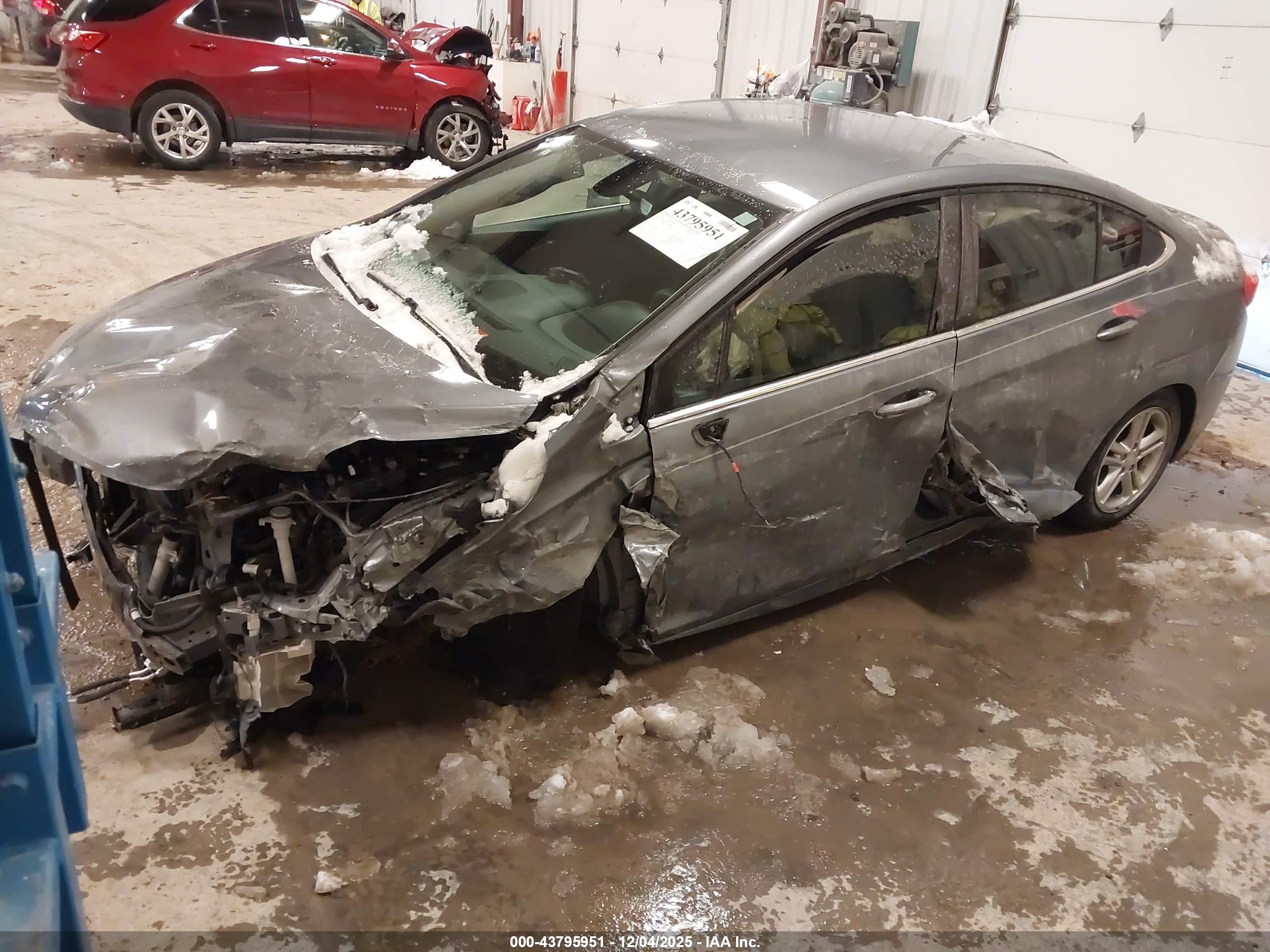 CHEVROLET CRUZE image 2