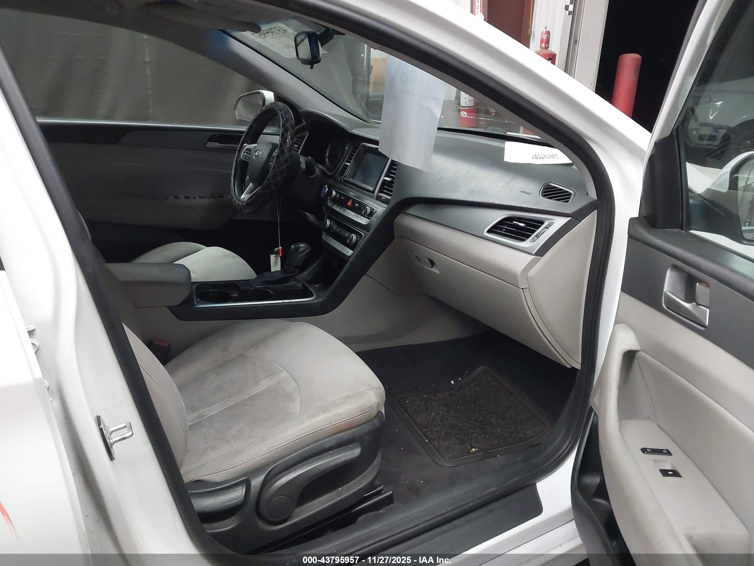 HYUNDAI SONATA image 5