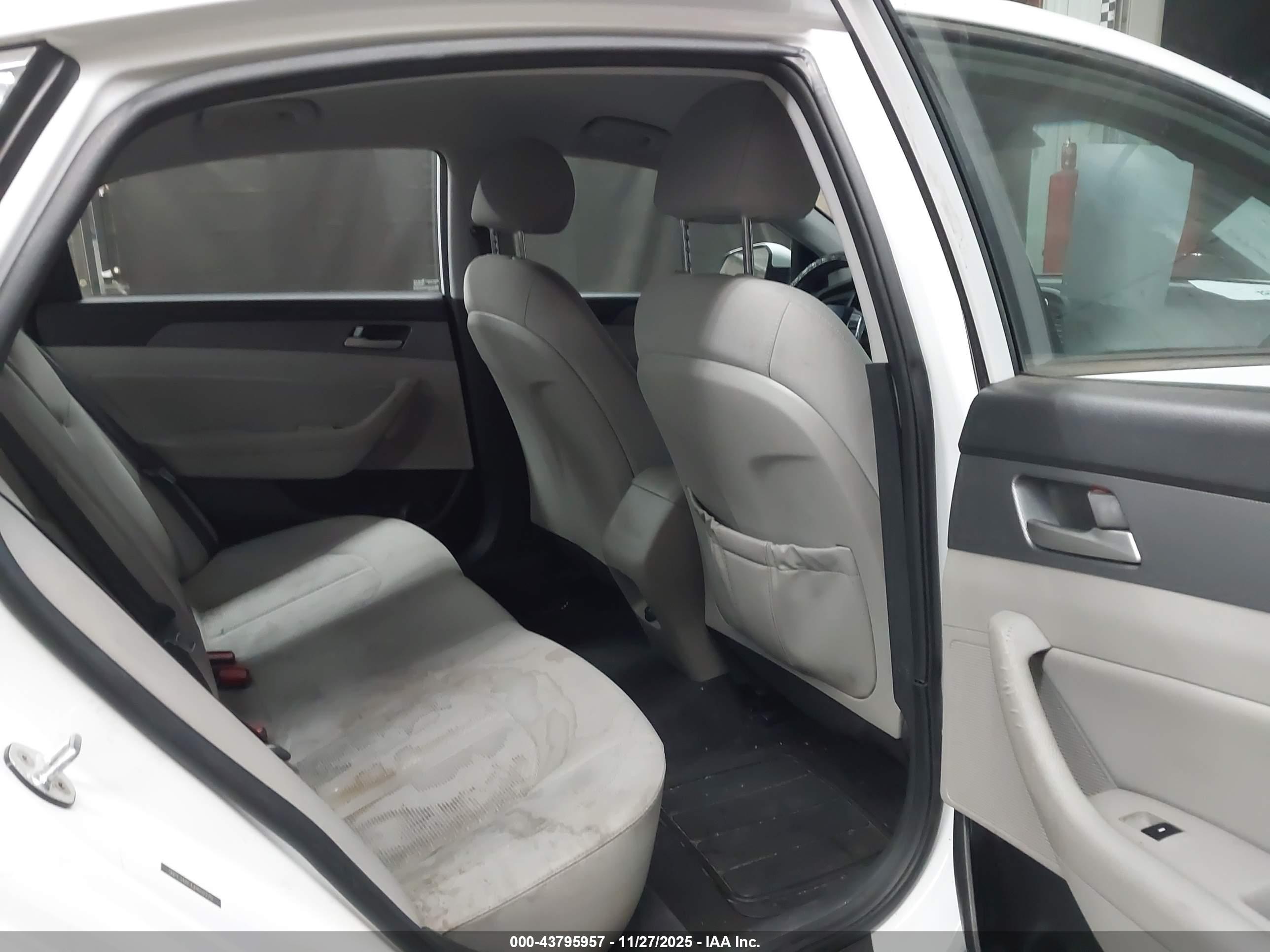HYUNDAI SONATA image 8