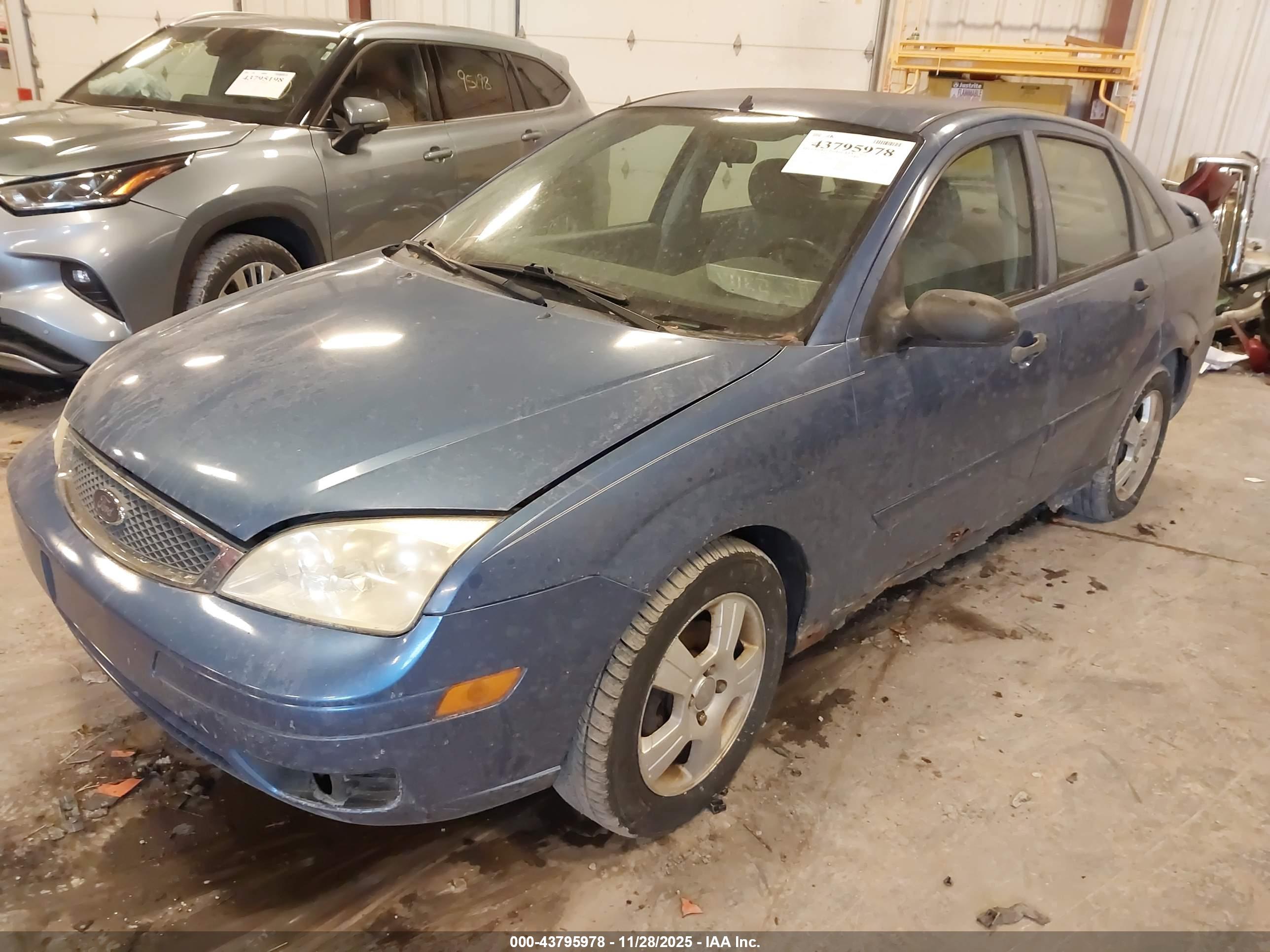 FORD FOCUS image 2