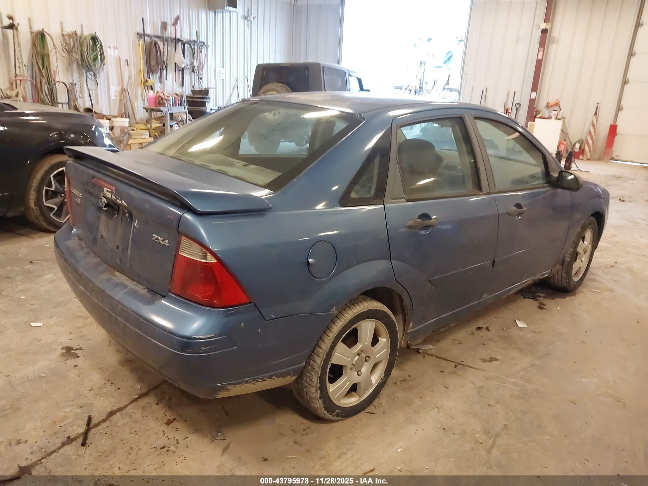 FORD FOCUS image 4