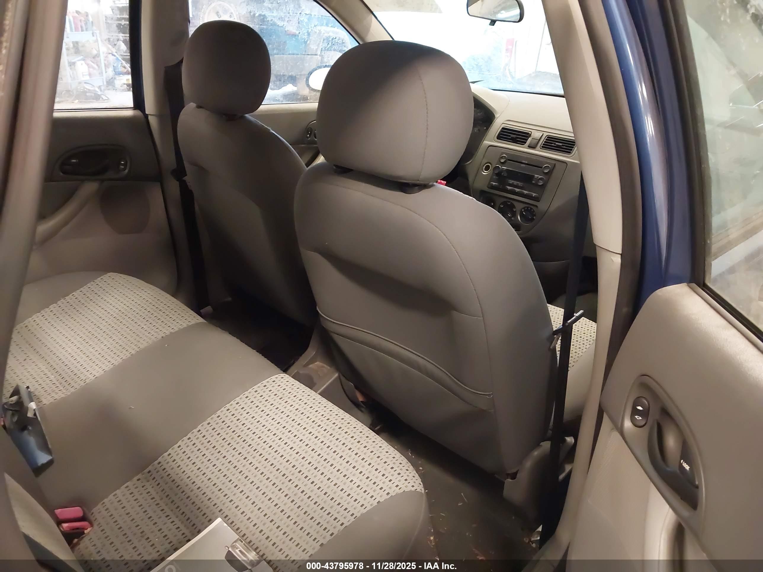 FORD FOCUS image 8