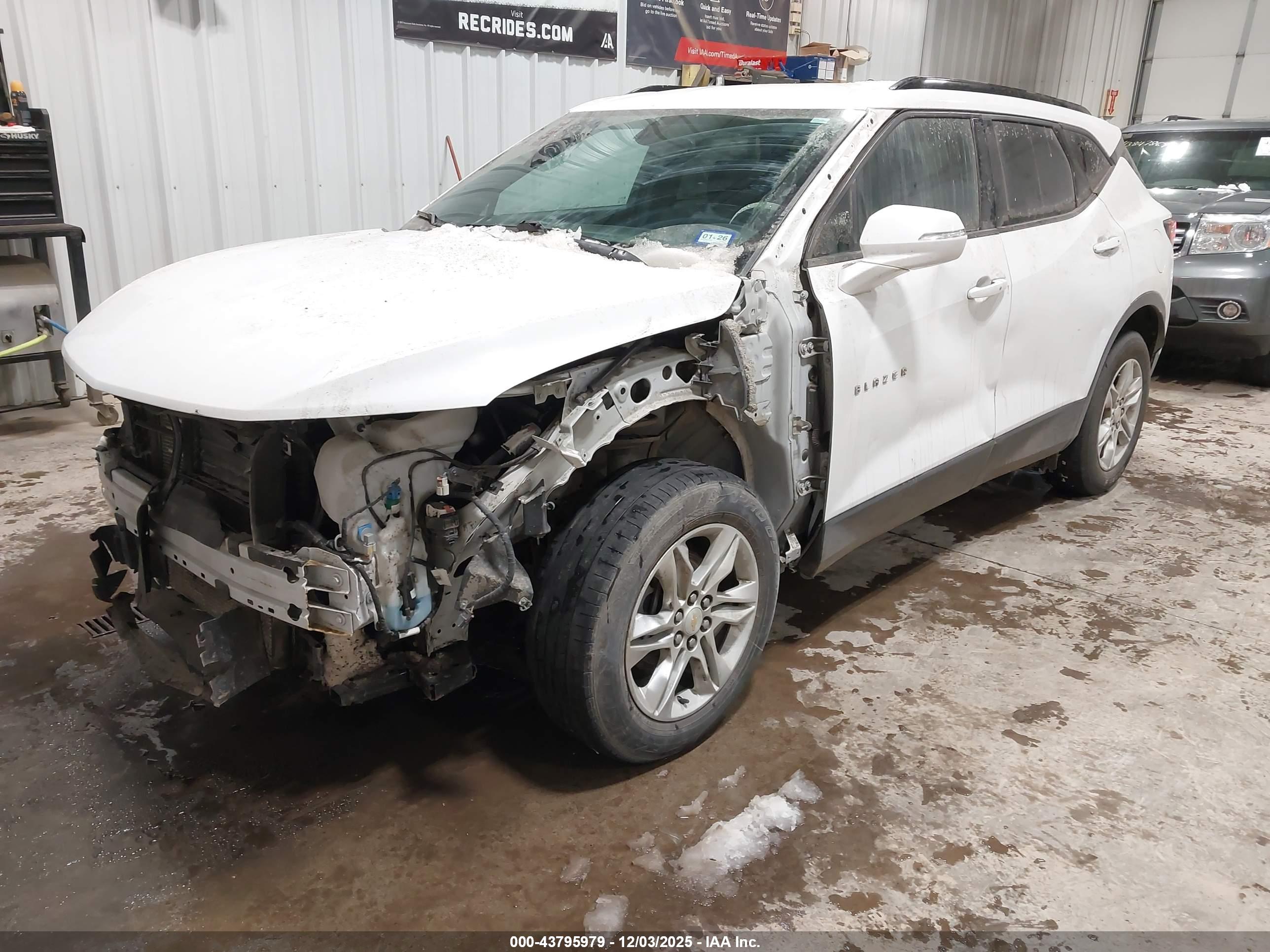 CHEVROLET BLAZER image 2