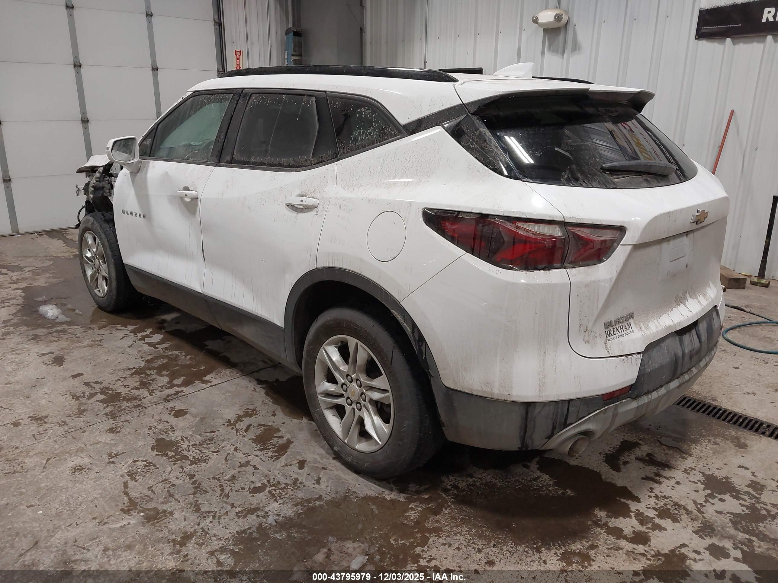 CHEVROLET BLAZER image 3