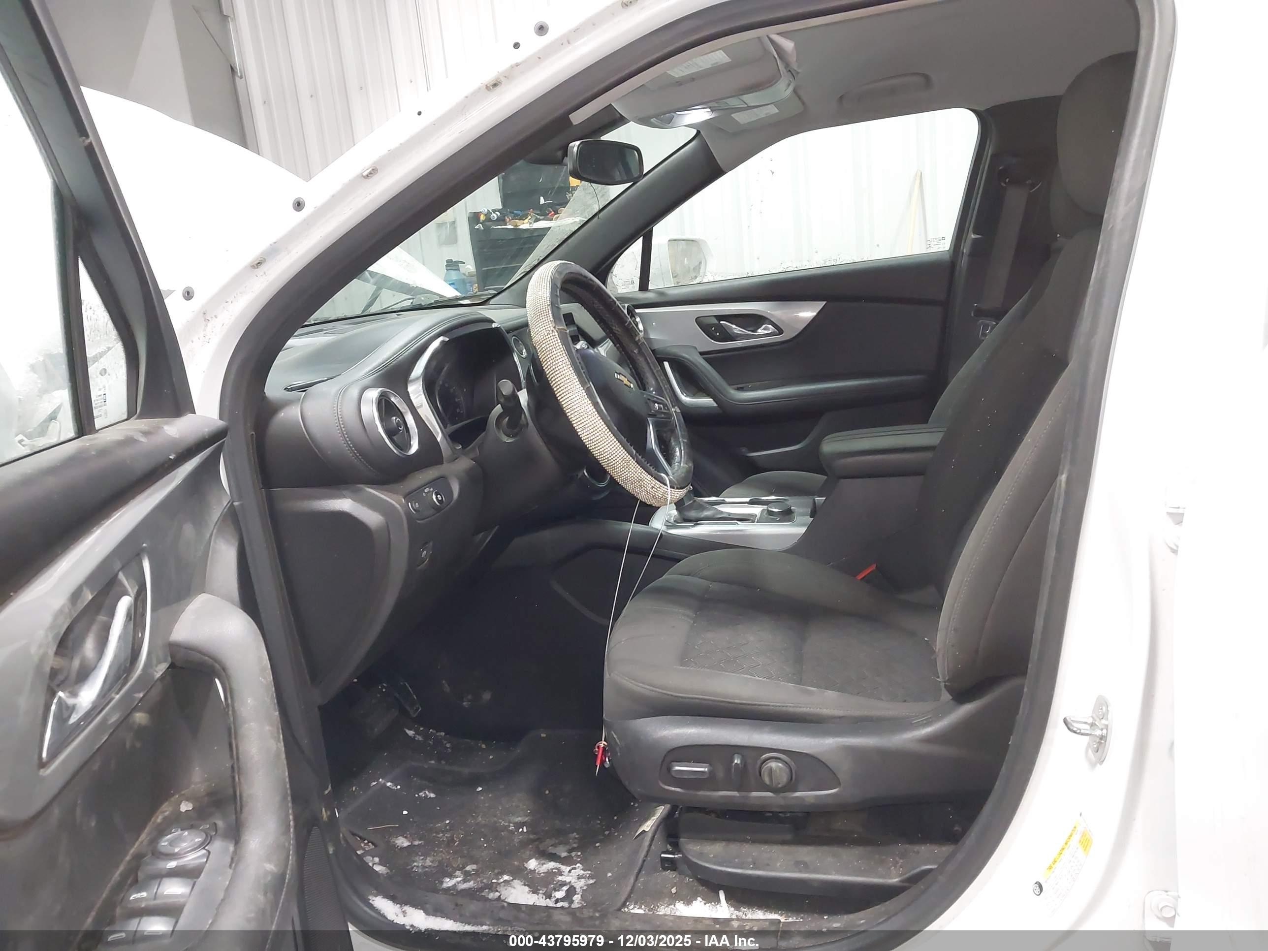 CHEVROLET BLAZER image 5