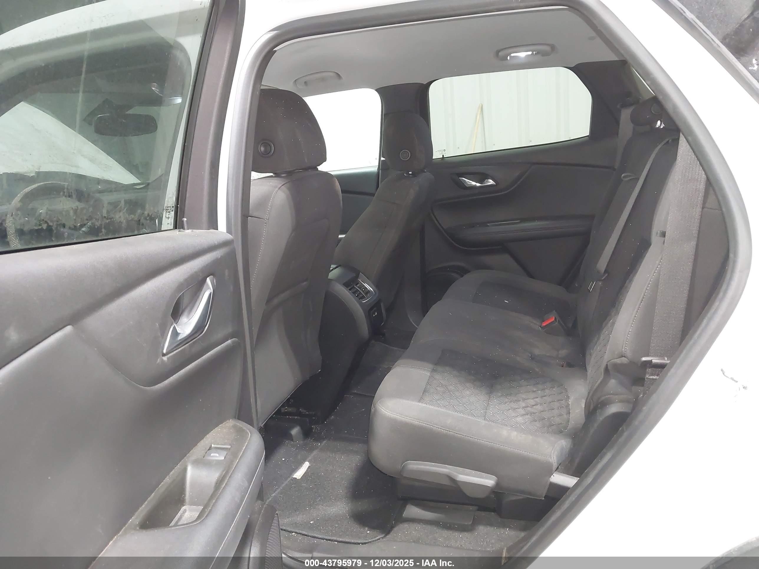 CHEVROLET BLAZER image 8