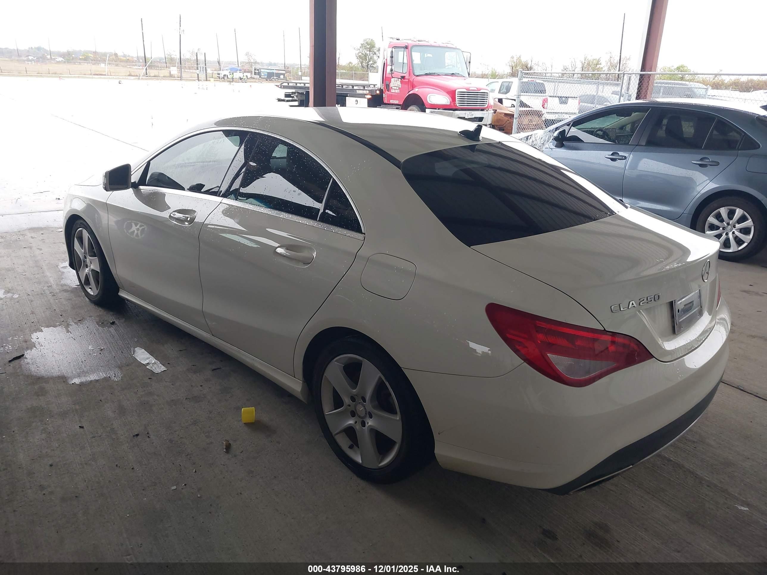 MERCEDES-BENZ CLA image 3