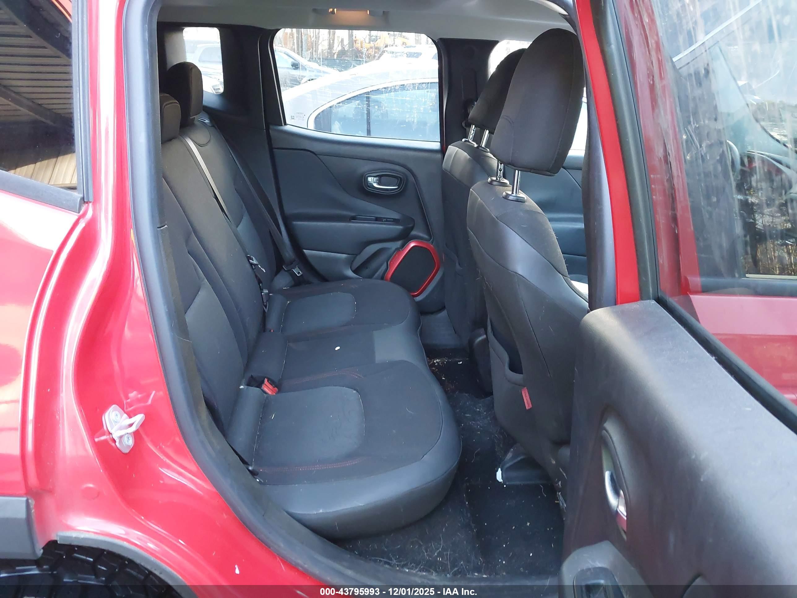 JEEP RENEGADE image 8