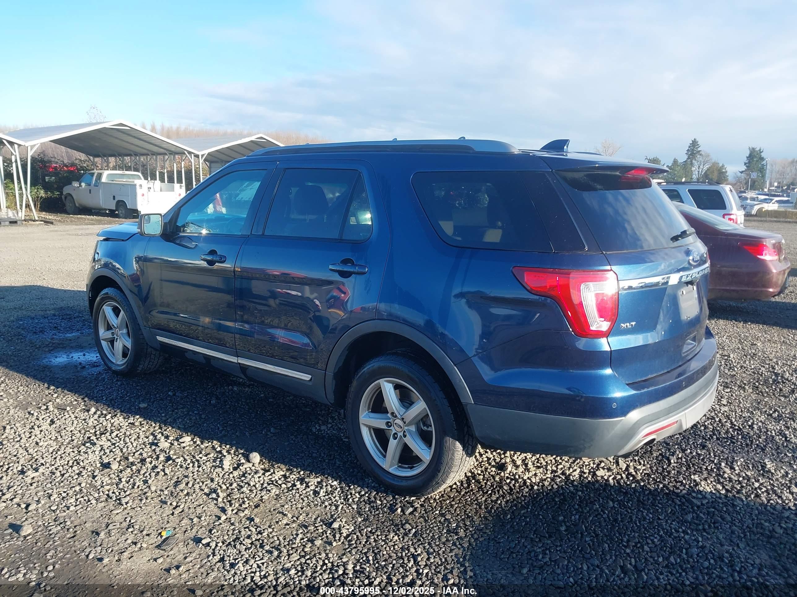 FORD EXPLORER image 3