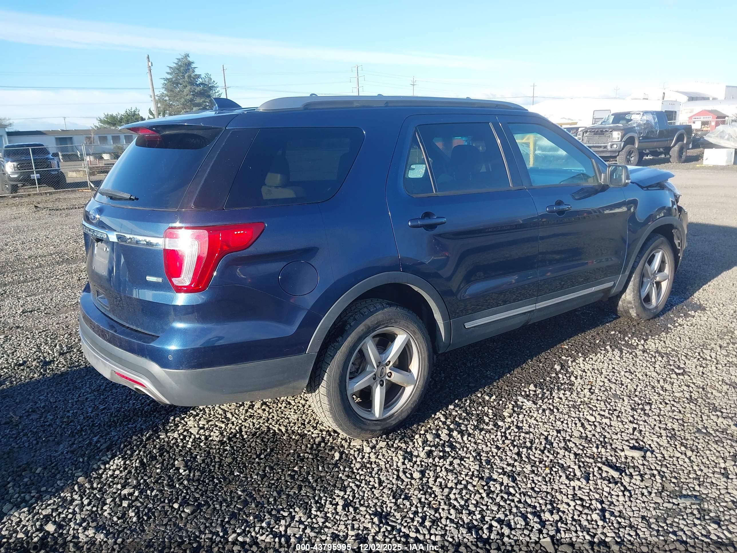 FORD EXPLORER image 4