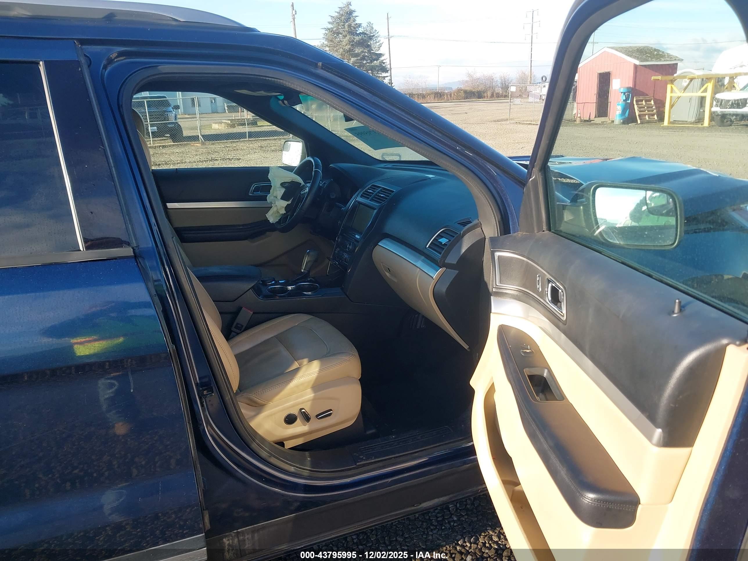 FORD EXPLORER image 5