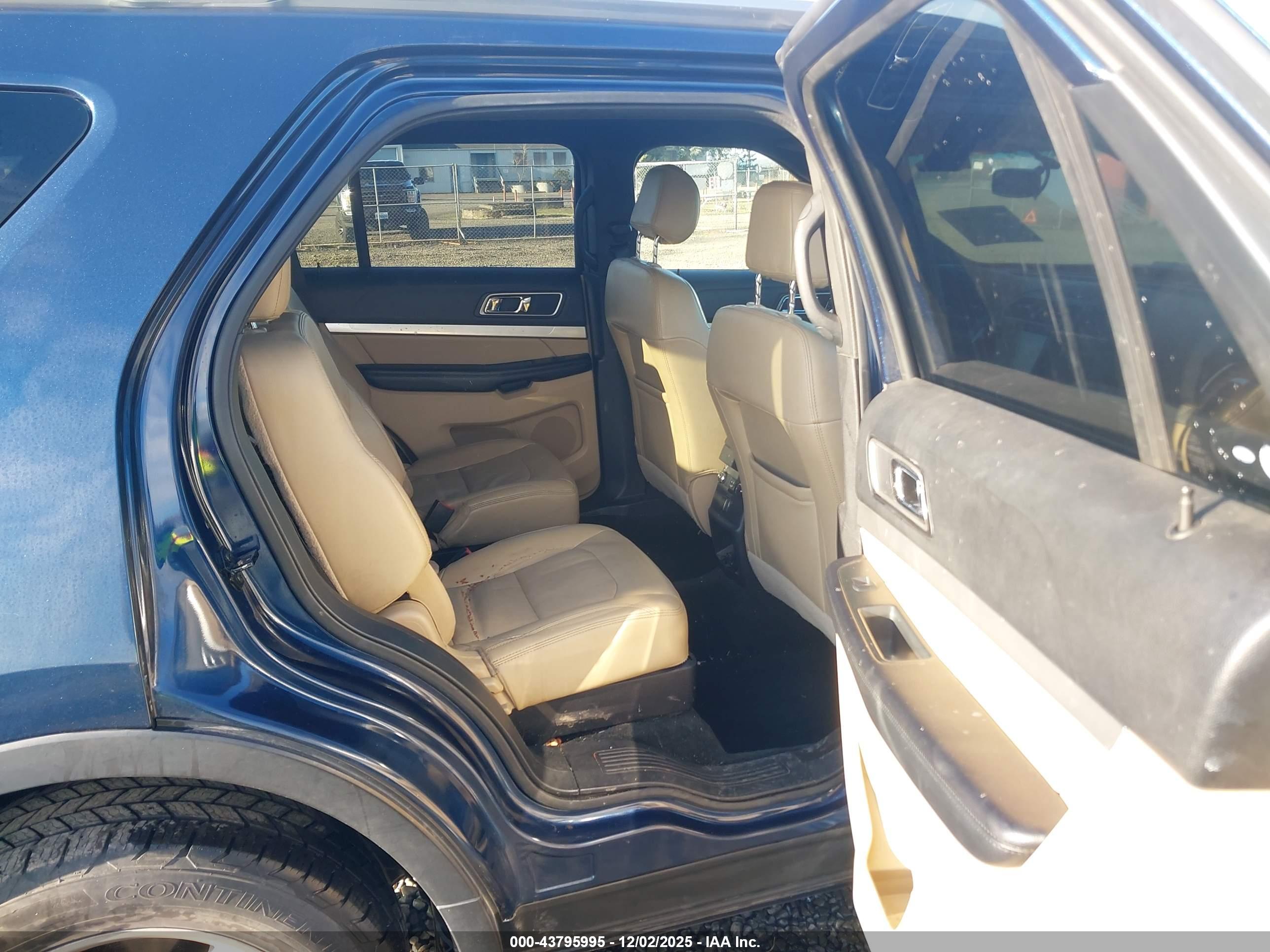 FORD EXPLORER image 8