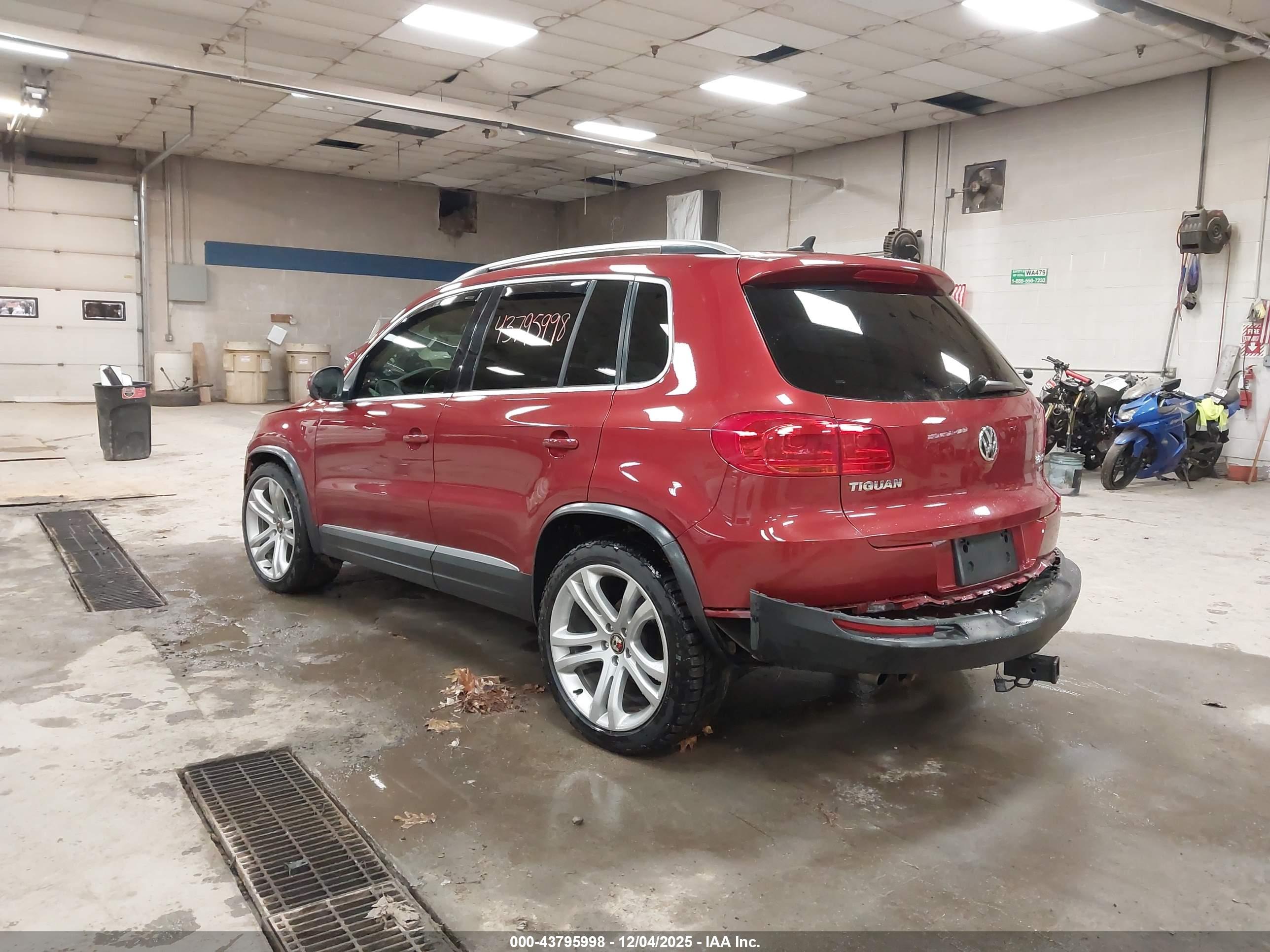 VOLKSWAGEN TIGUAN image 3