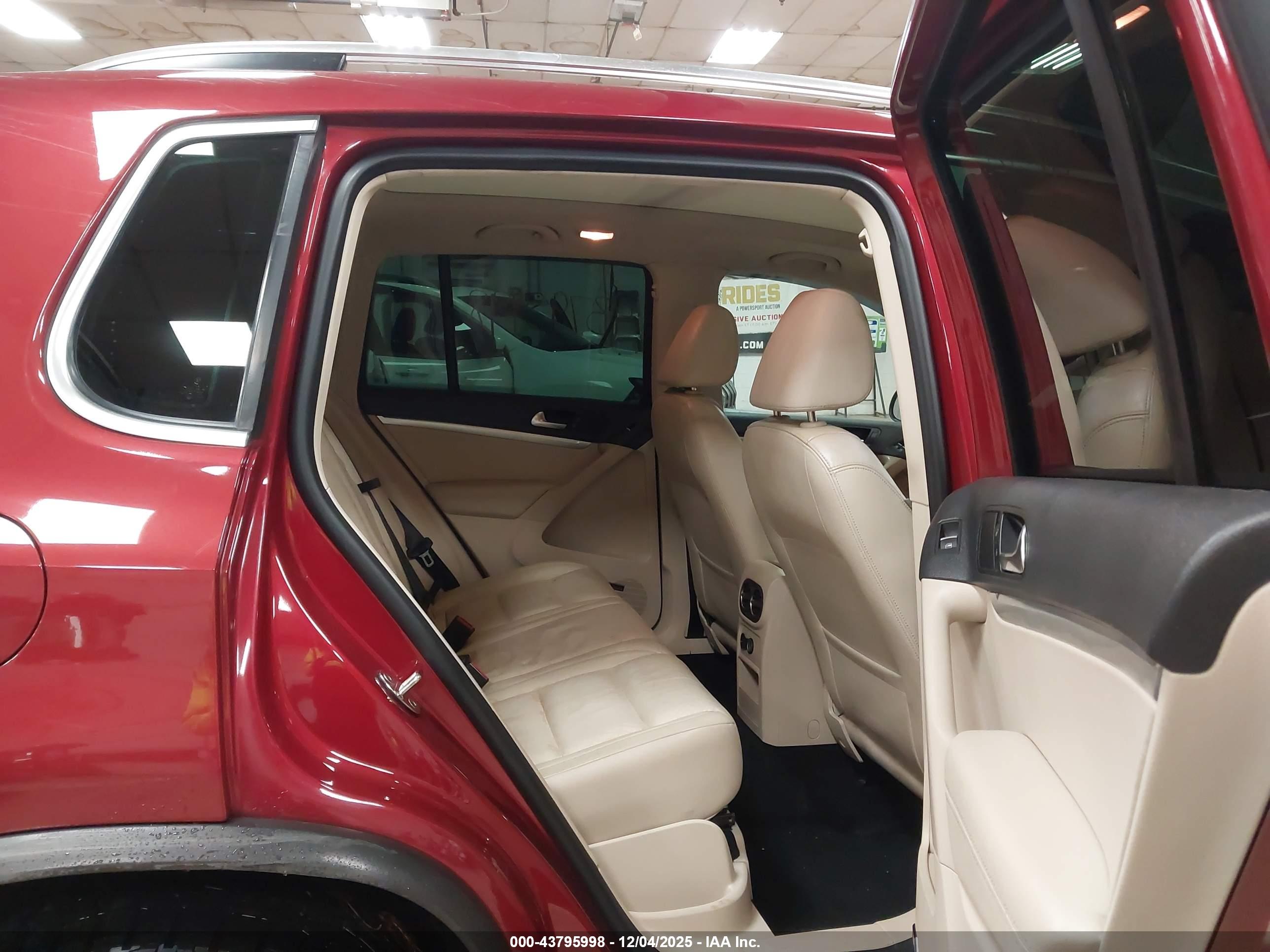 VOLKSWAGEN TIGUAN image 8