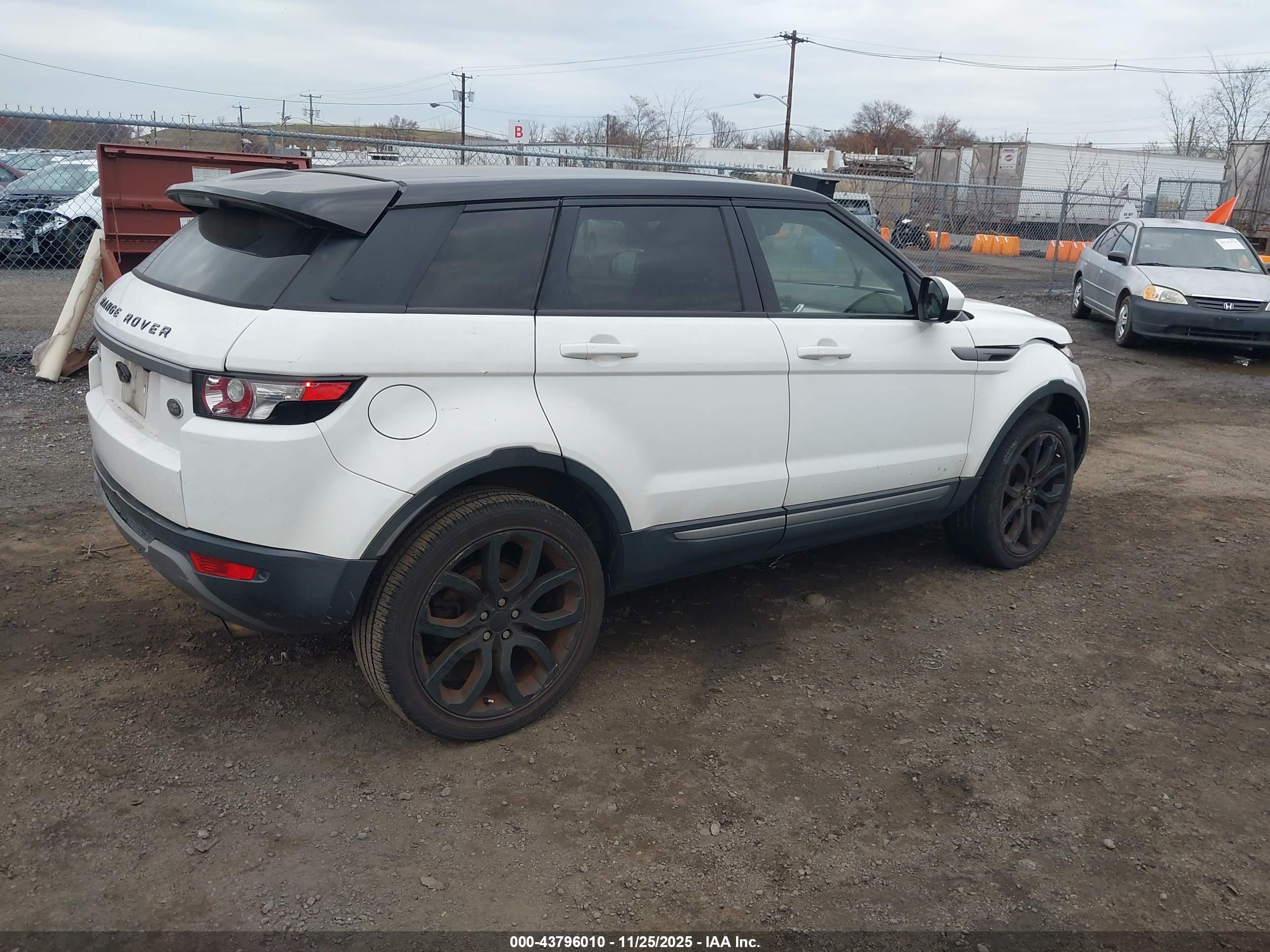 LAND ROVER image 4