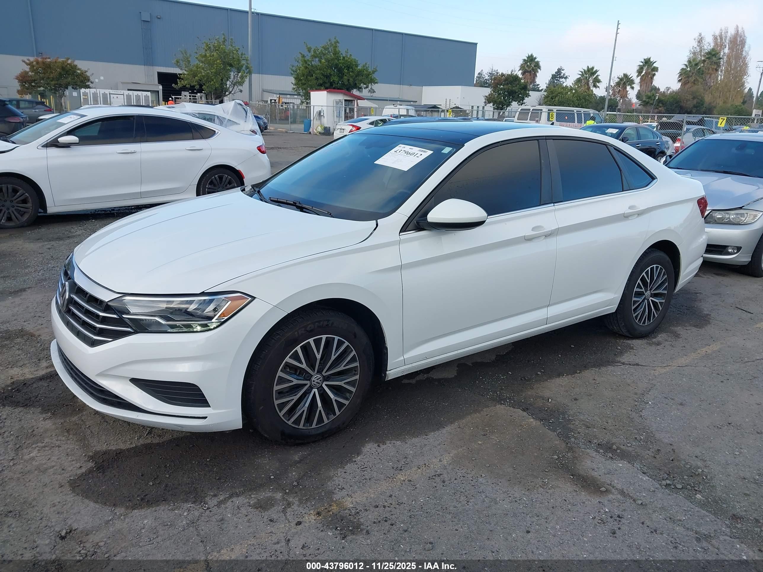 VOLKSWAGEN JETTA image 2