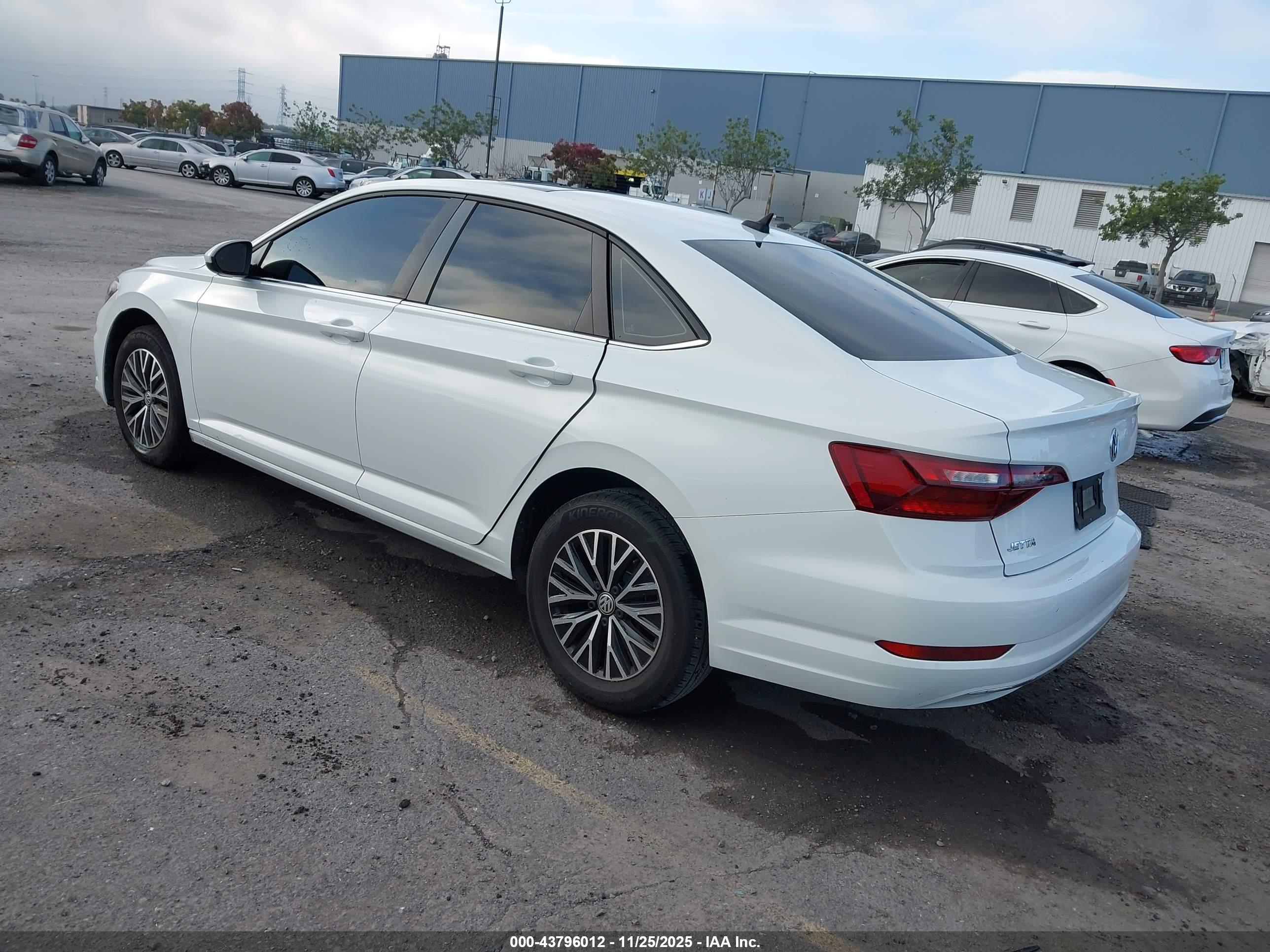 VOLKSWAGEN JETTA image 3