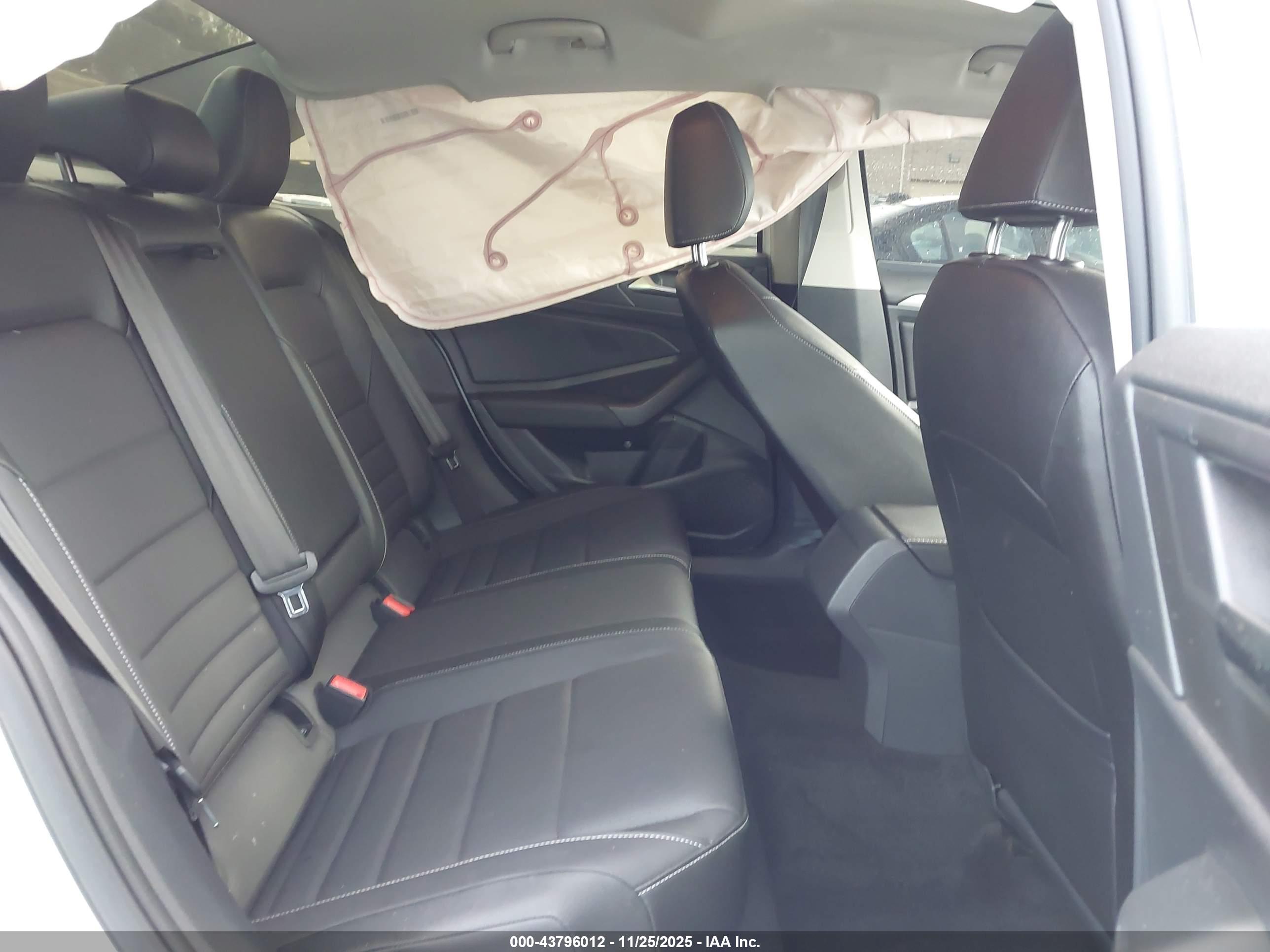 VOLKSWAGEN JETTA image 8