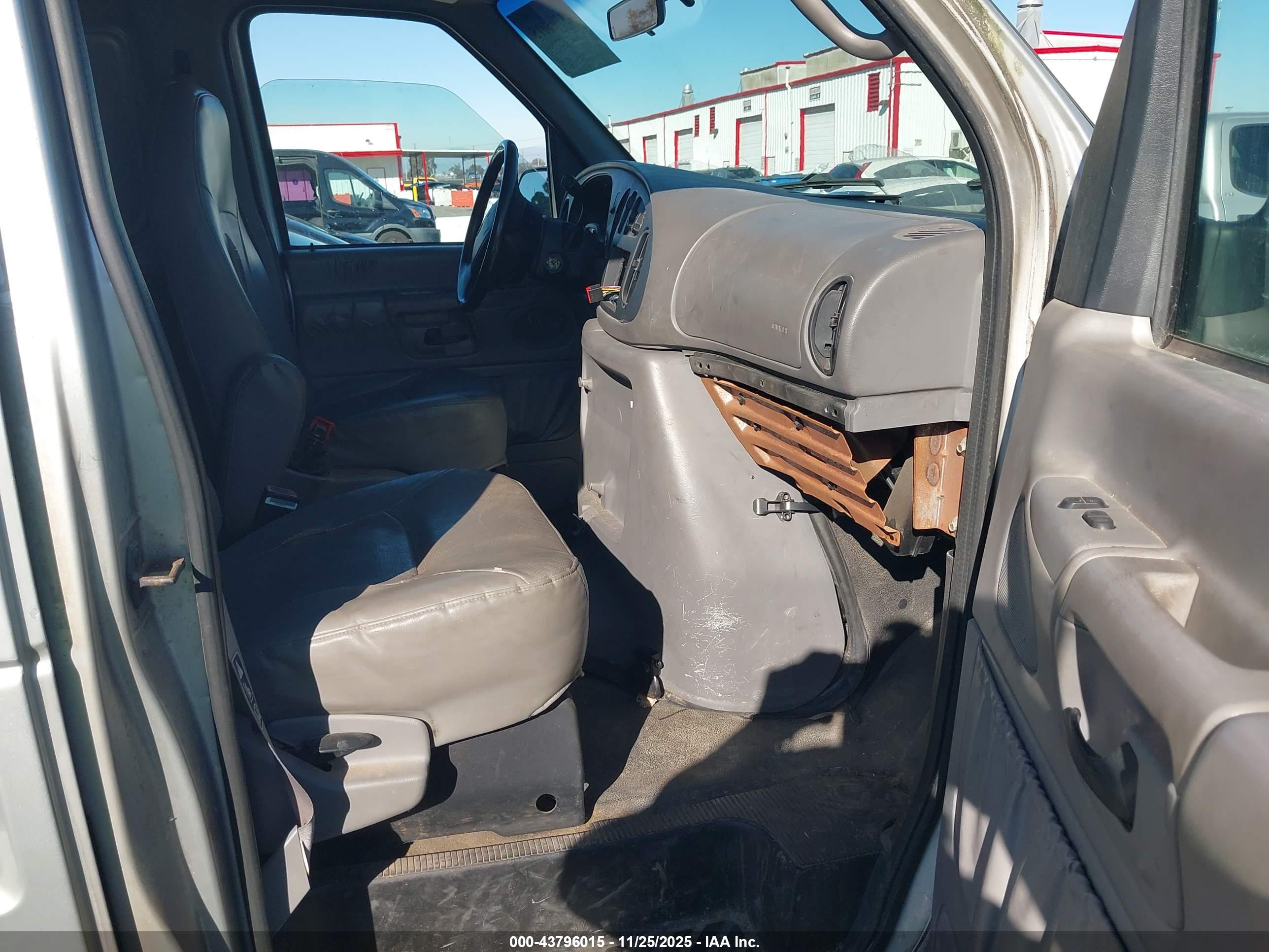 FORD E-350 image 5