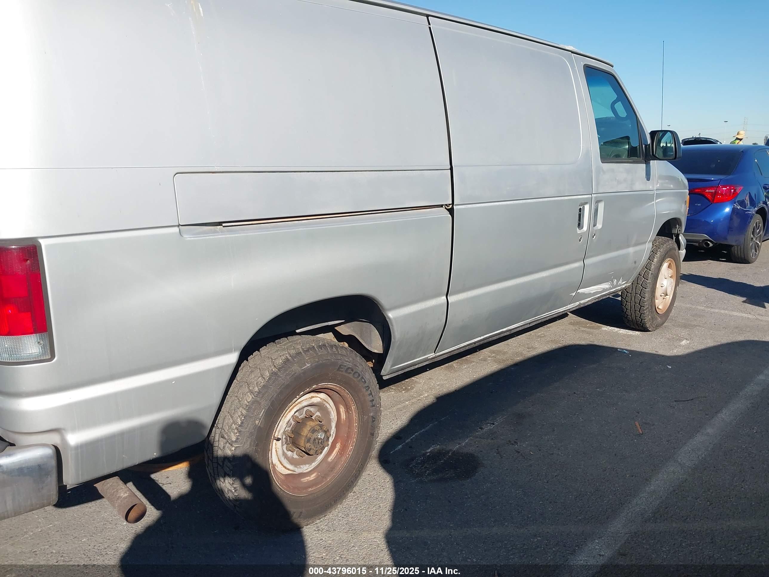 FORD E-350 image 6
