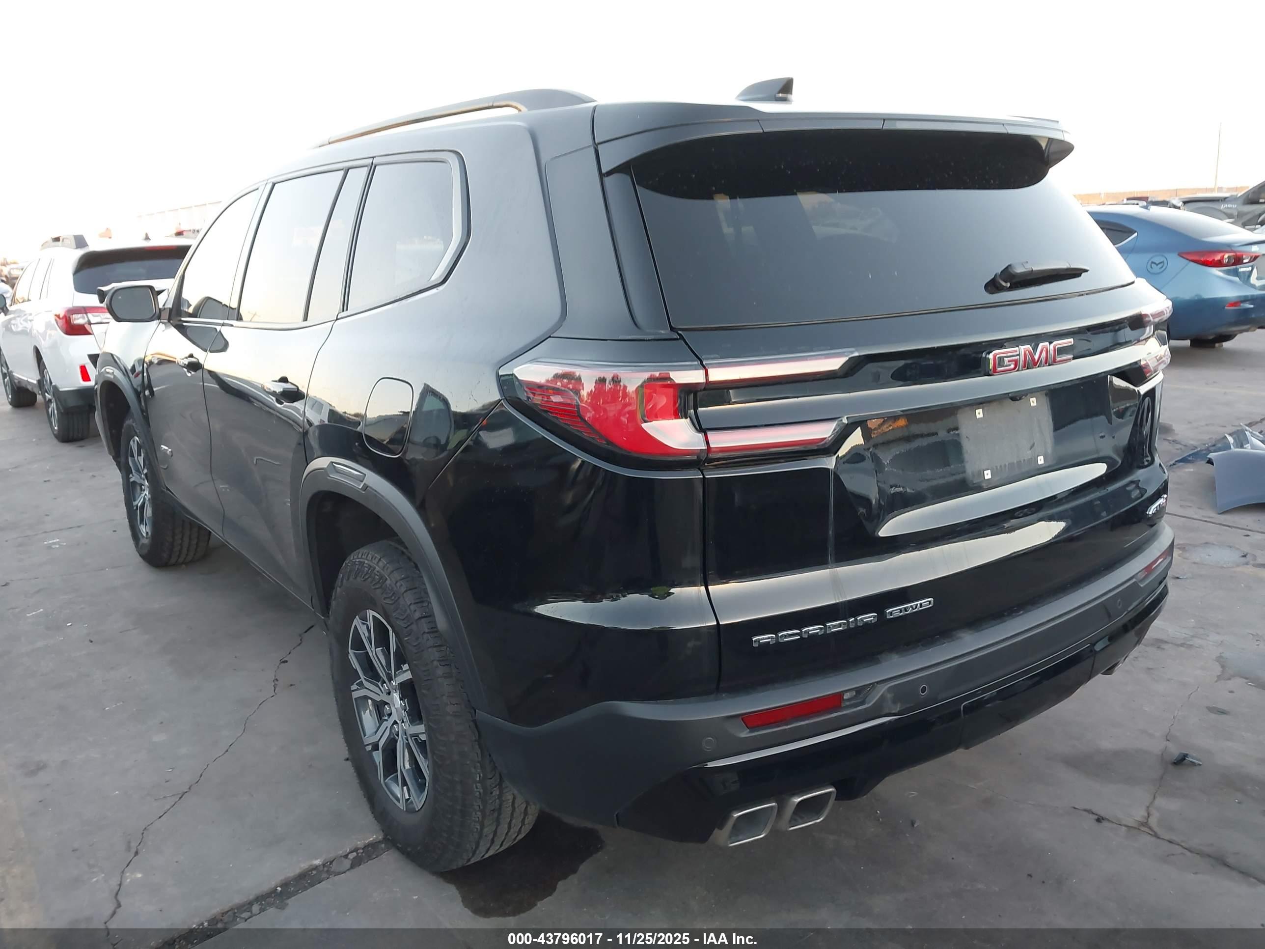 GMC ACADIA image 3
