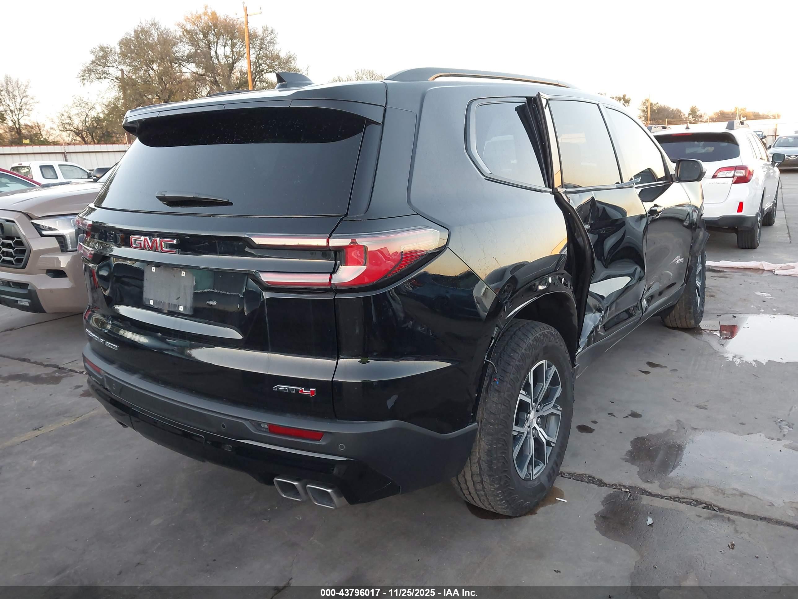 GMC ACADIA image 4