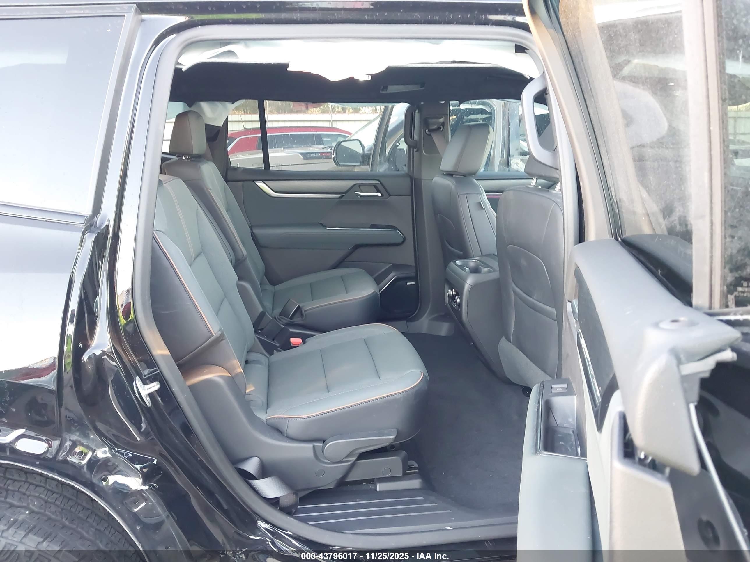 GMC ACADIA image 8