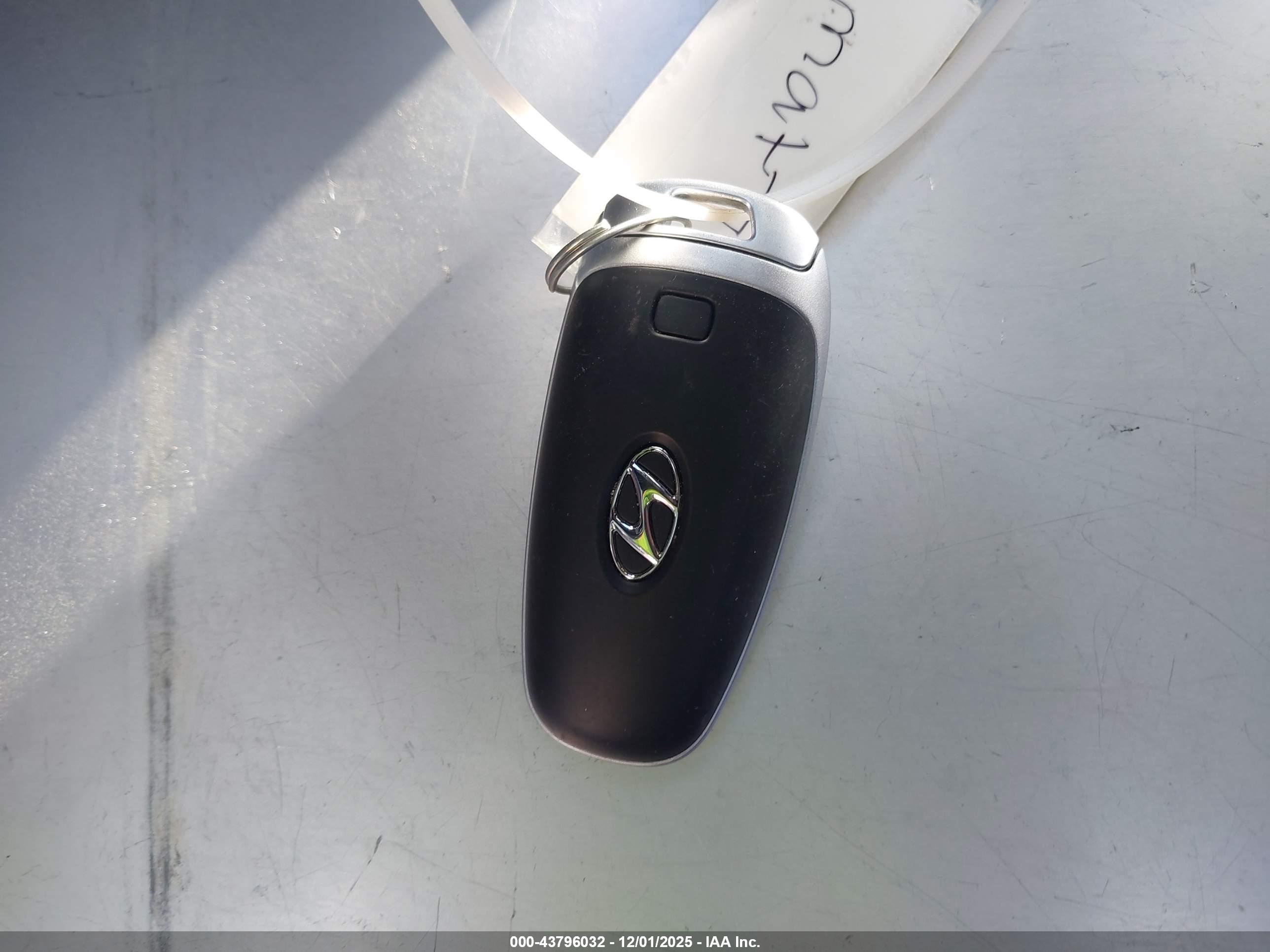 HYUNDAI IONIQ image 11