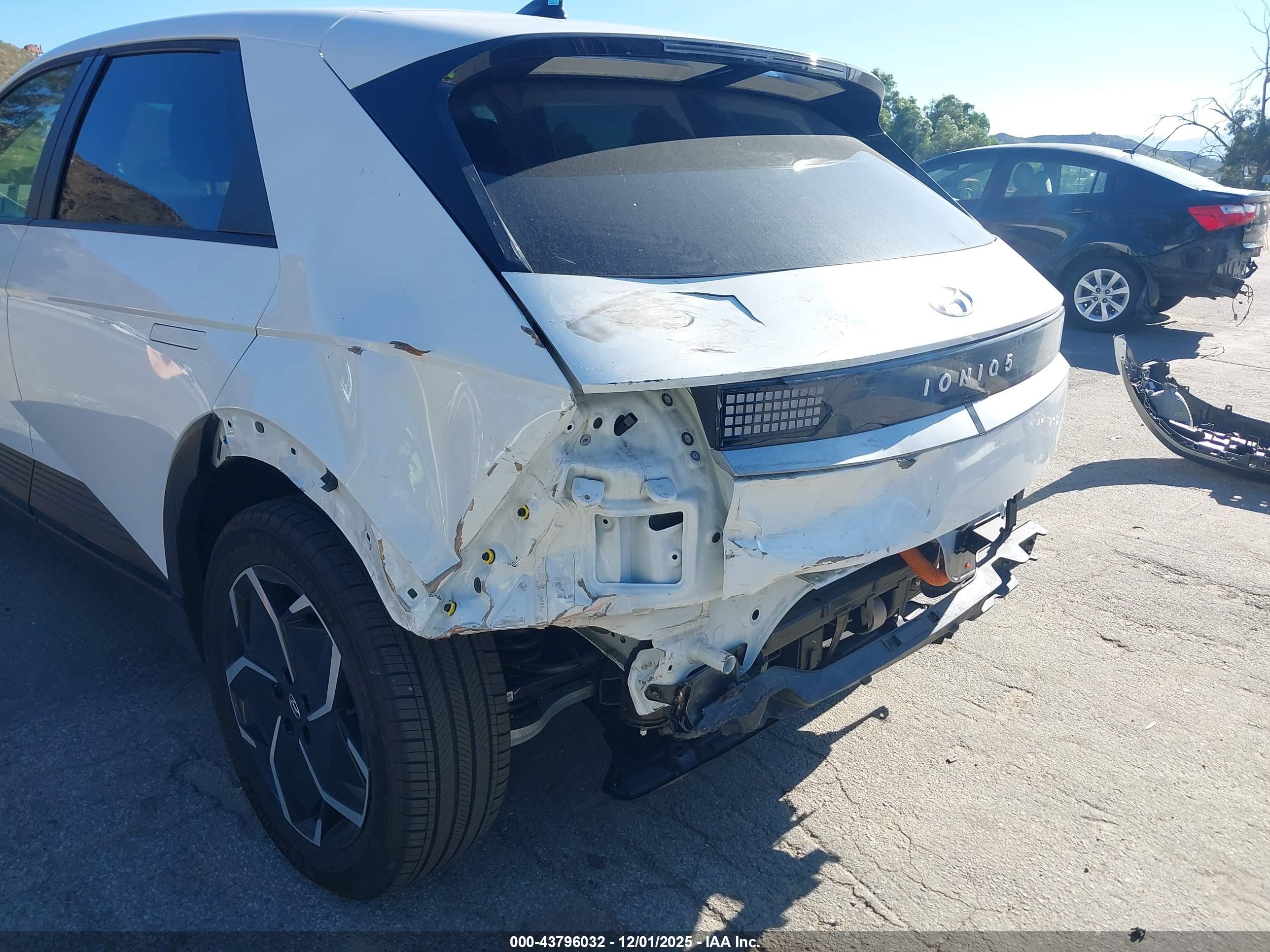 HYUNDAI IONIQ image 6
