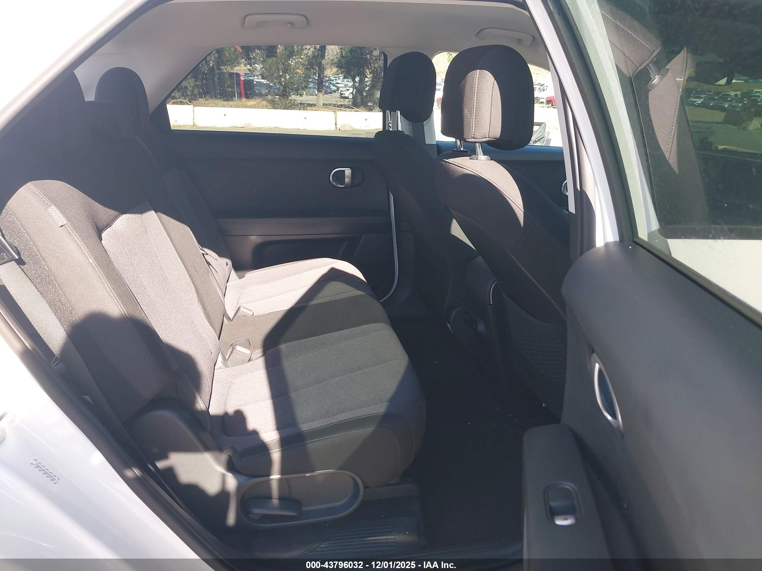 HYUNDAI IONIQ image 8