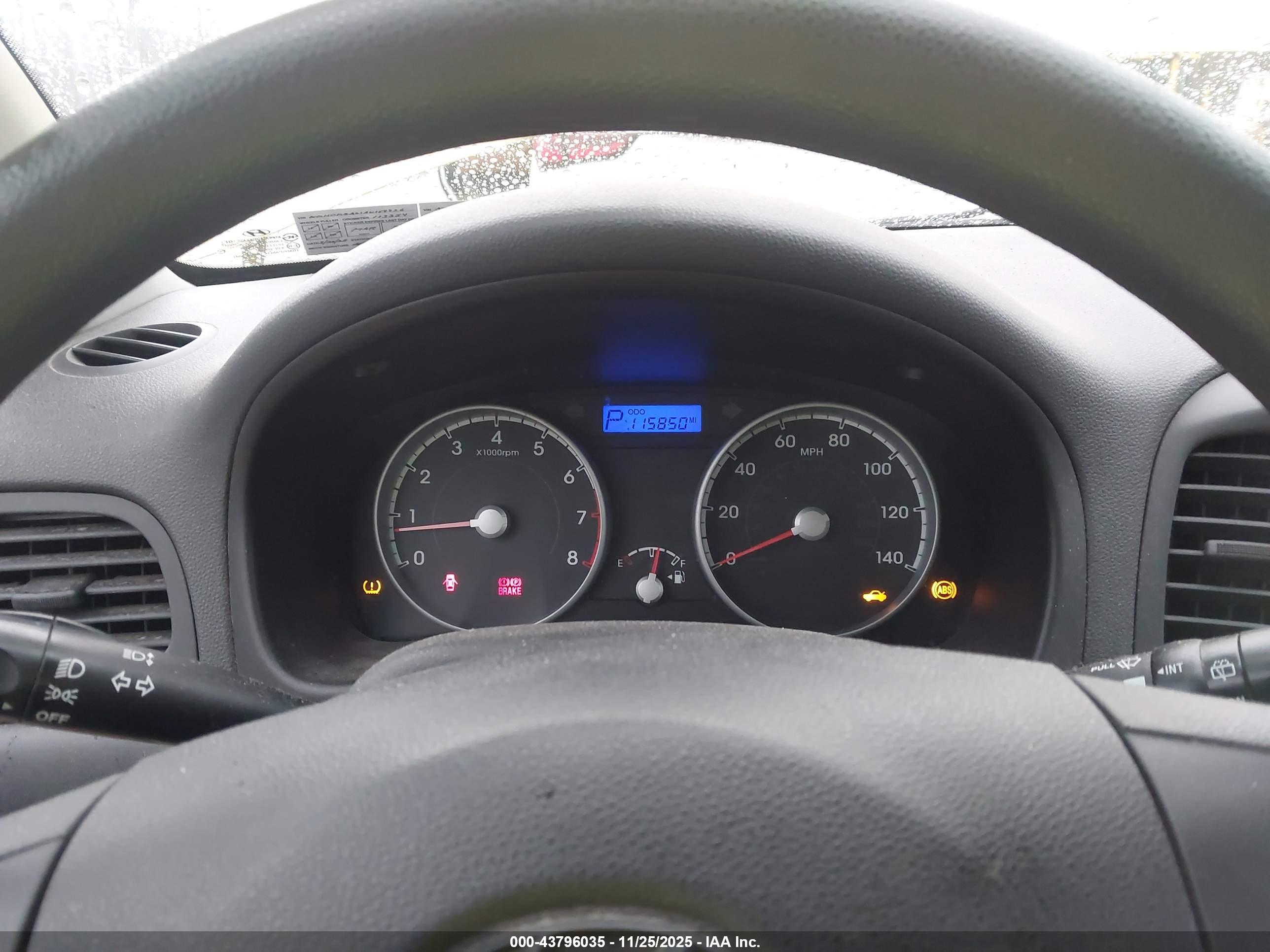 HYUNDAI ACCENT image 7