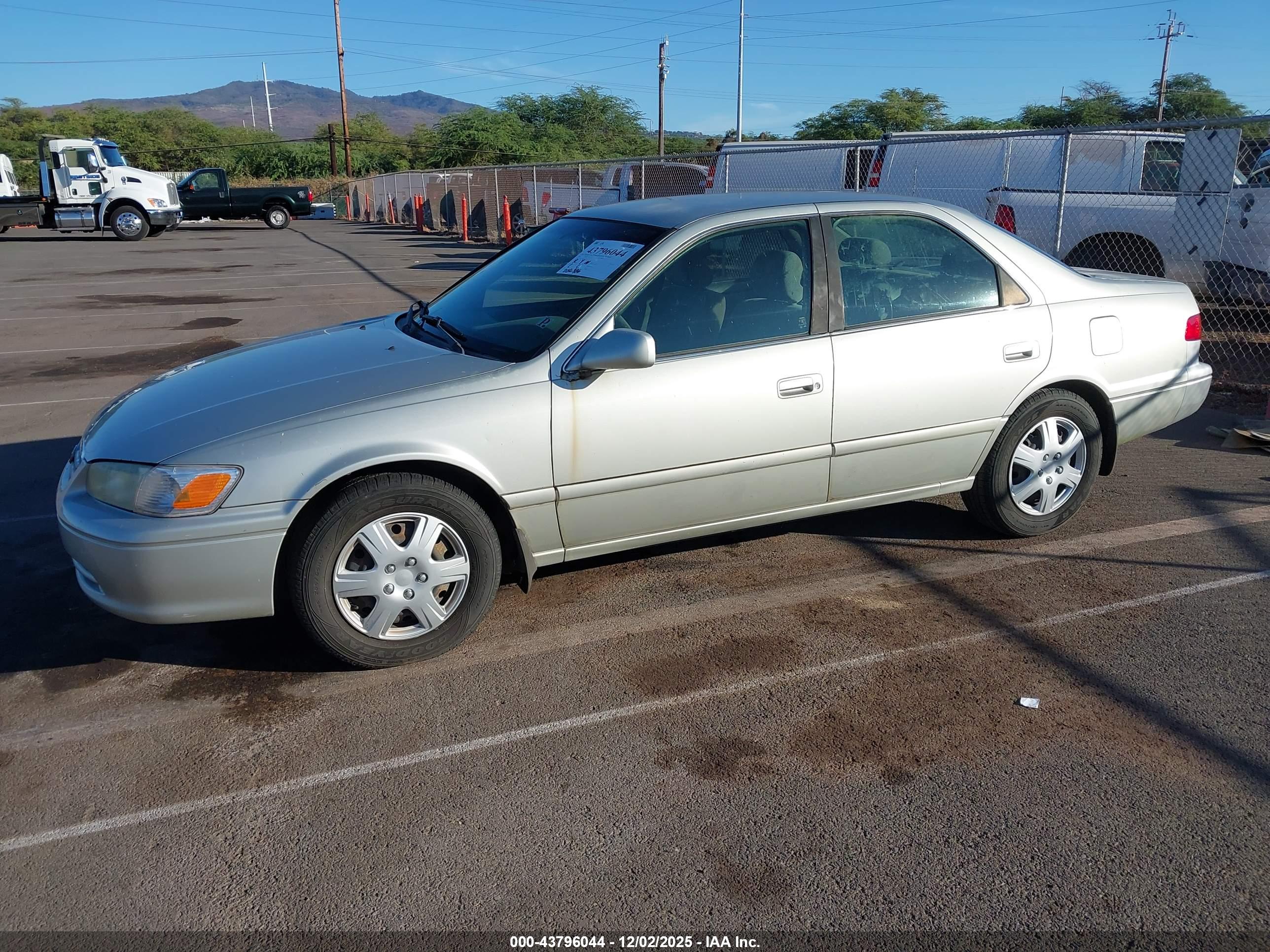 TOYOTA CAMRY image 2
