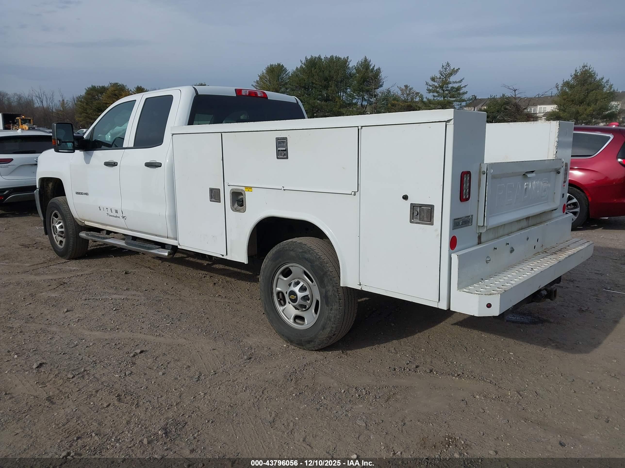 CHEVROLET SILVERADO image 3