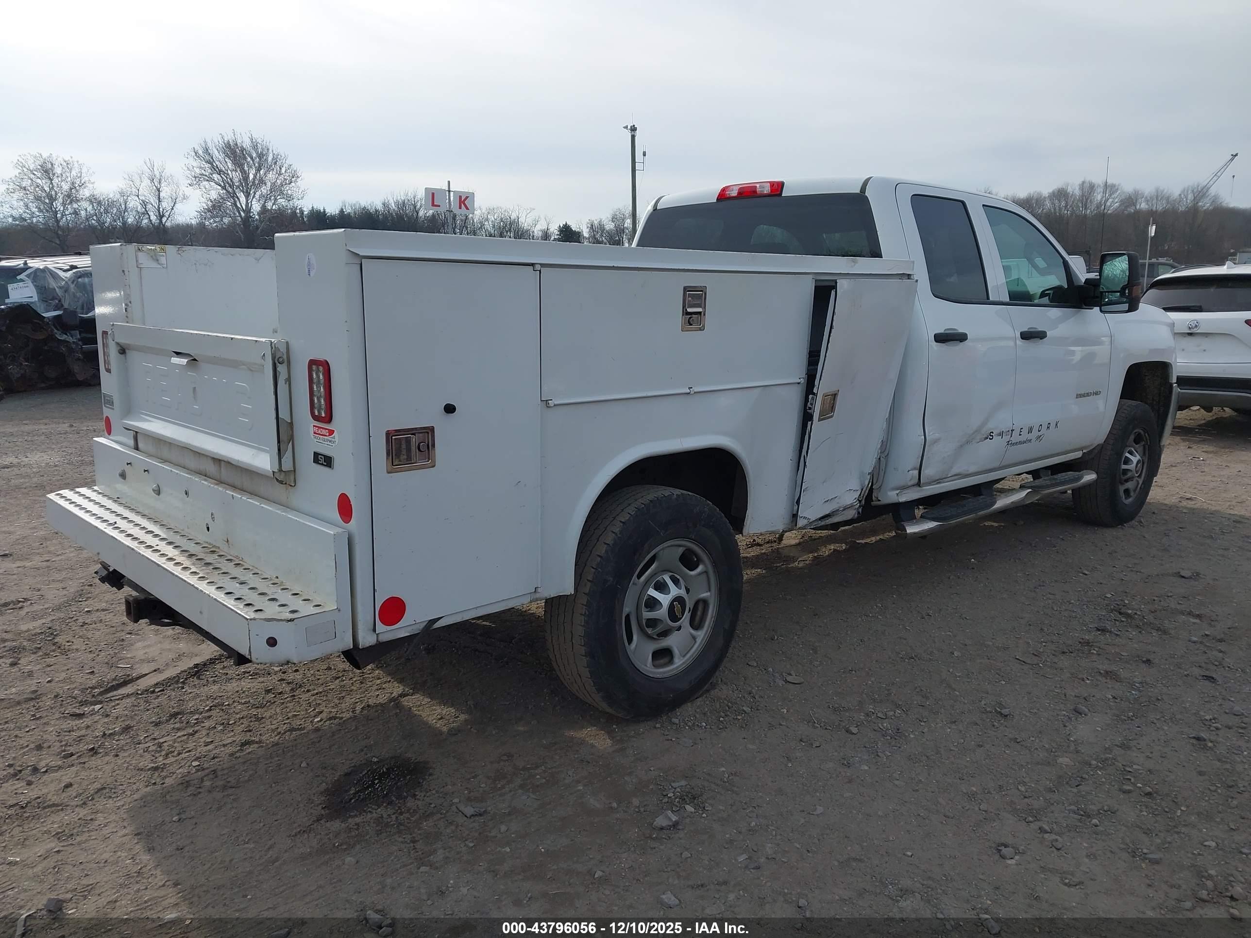 CHEVROLET SILVERADO image 4
