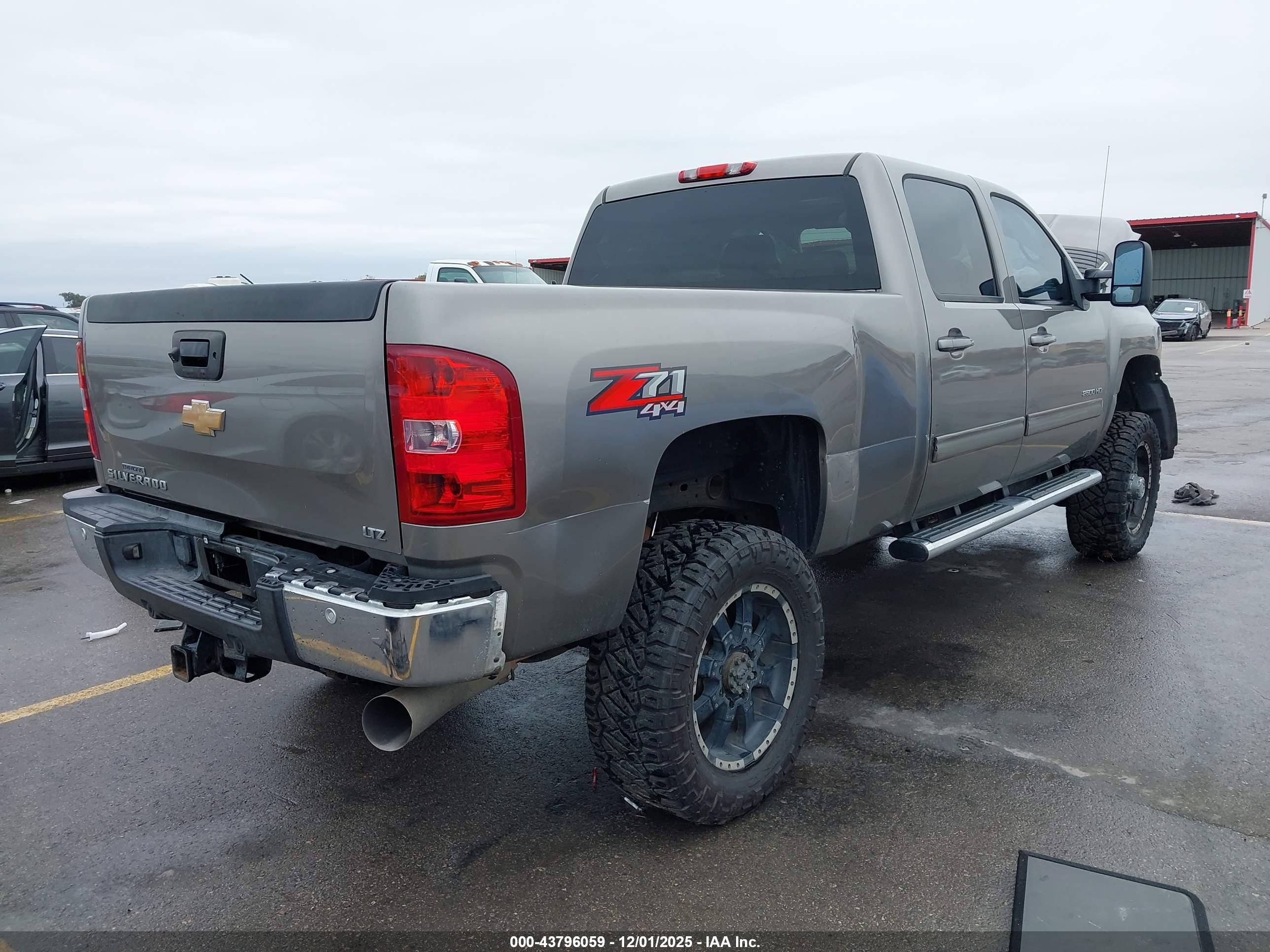 CHEVROLET SILVERADO image 4