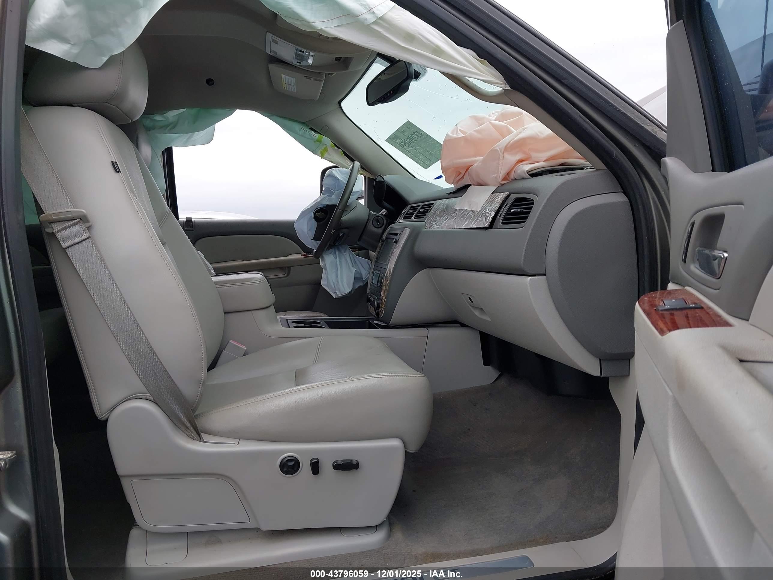CHEVROLET SILVERADO image 5