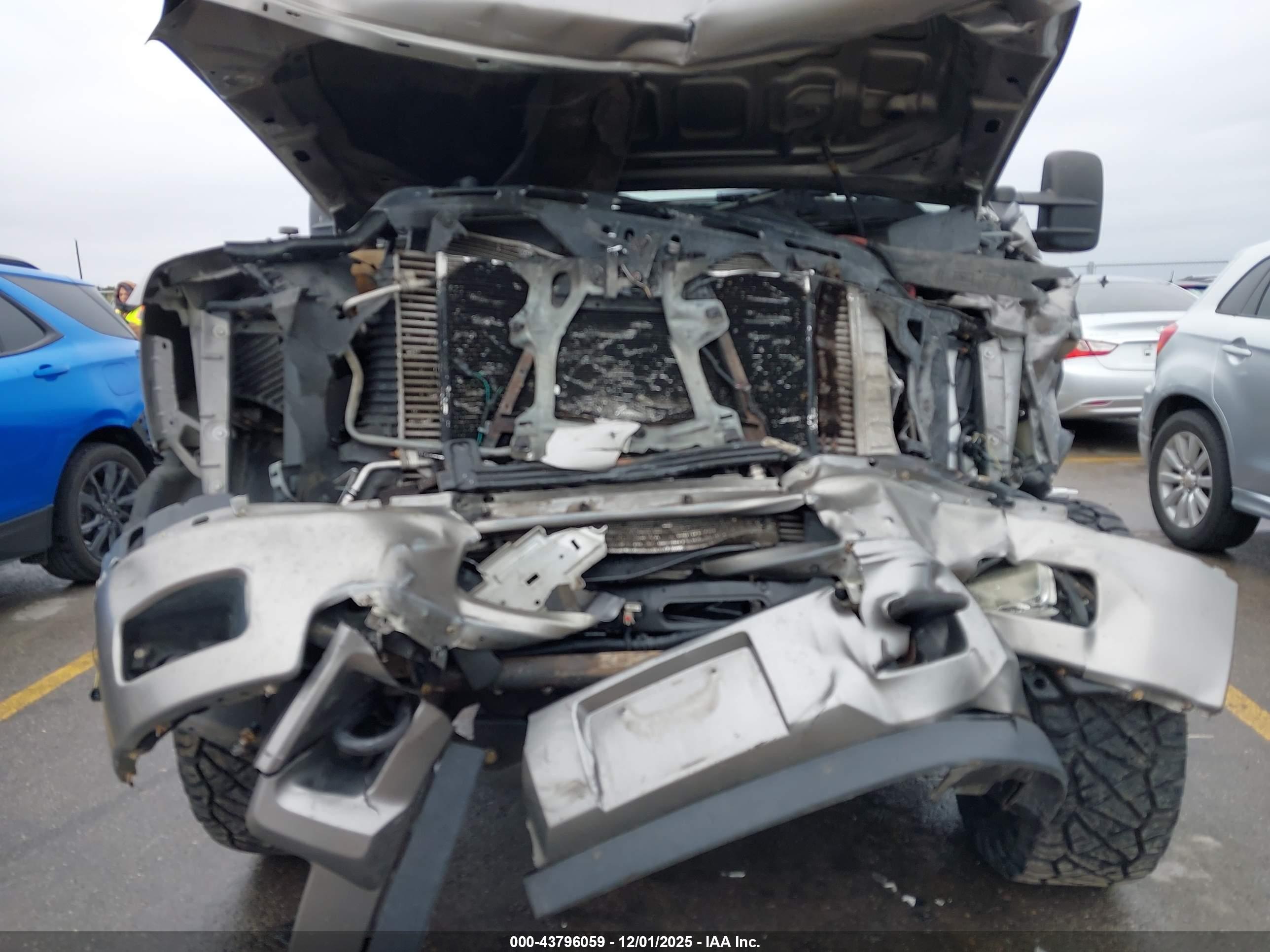 CHEVROLET SILVERADO image 6