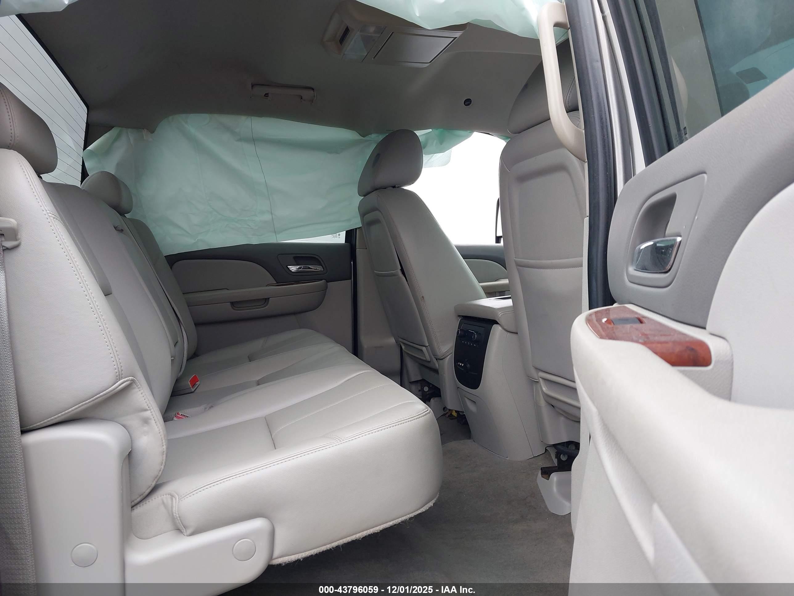 CHEVROLET SILVERADO image 8