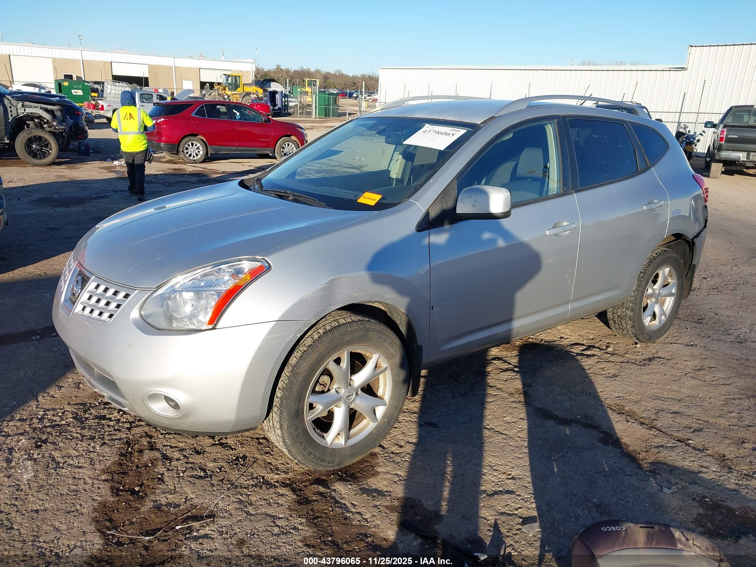 NISSAN ROGUE image 2