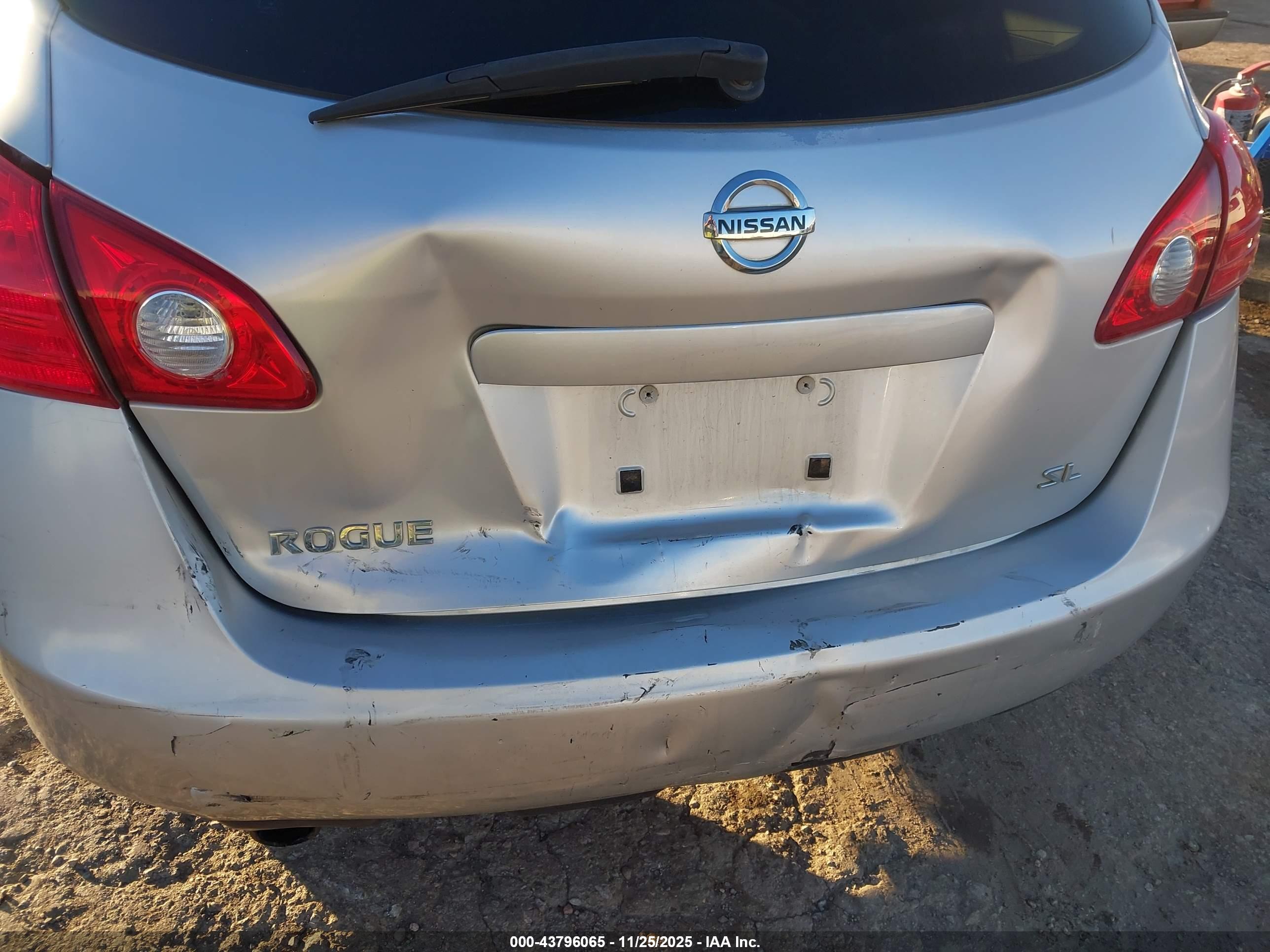 NISSAN ROGUE image 6