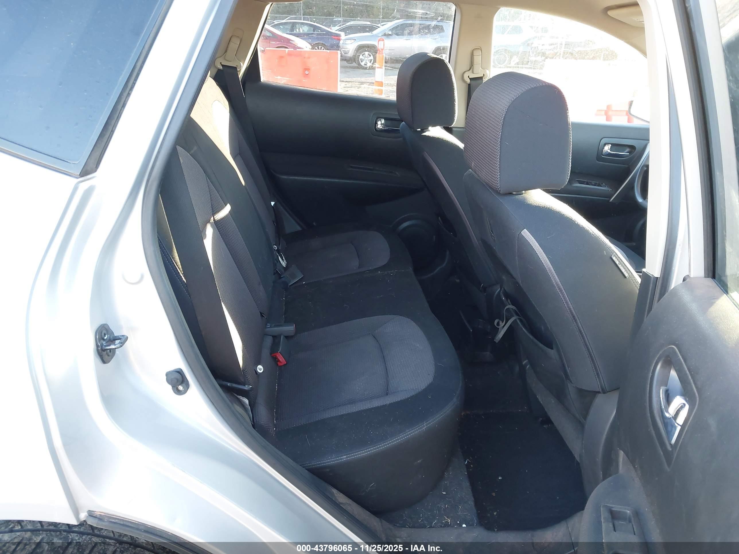 NISSAN ROGUE image 8