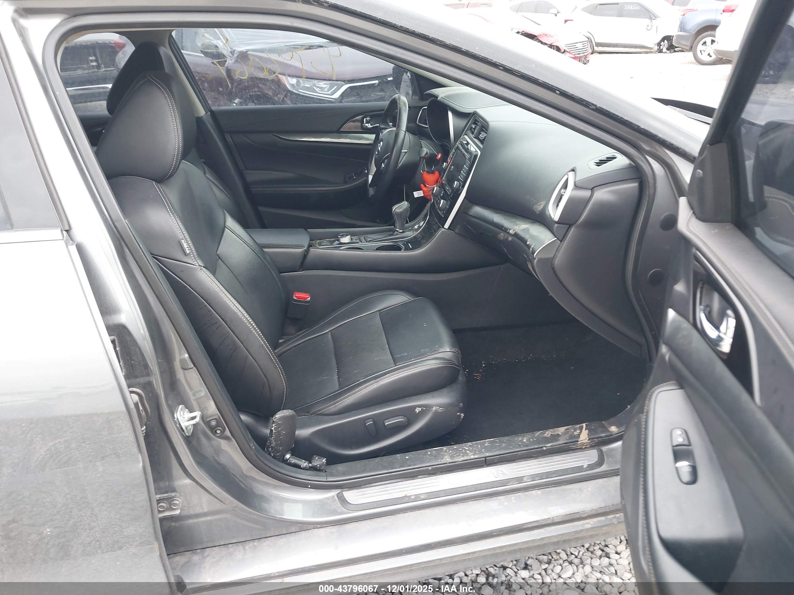 NISSAN MAXIMA image 5