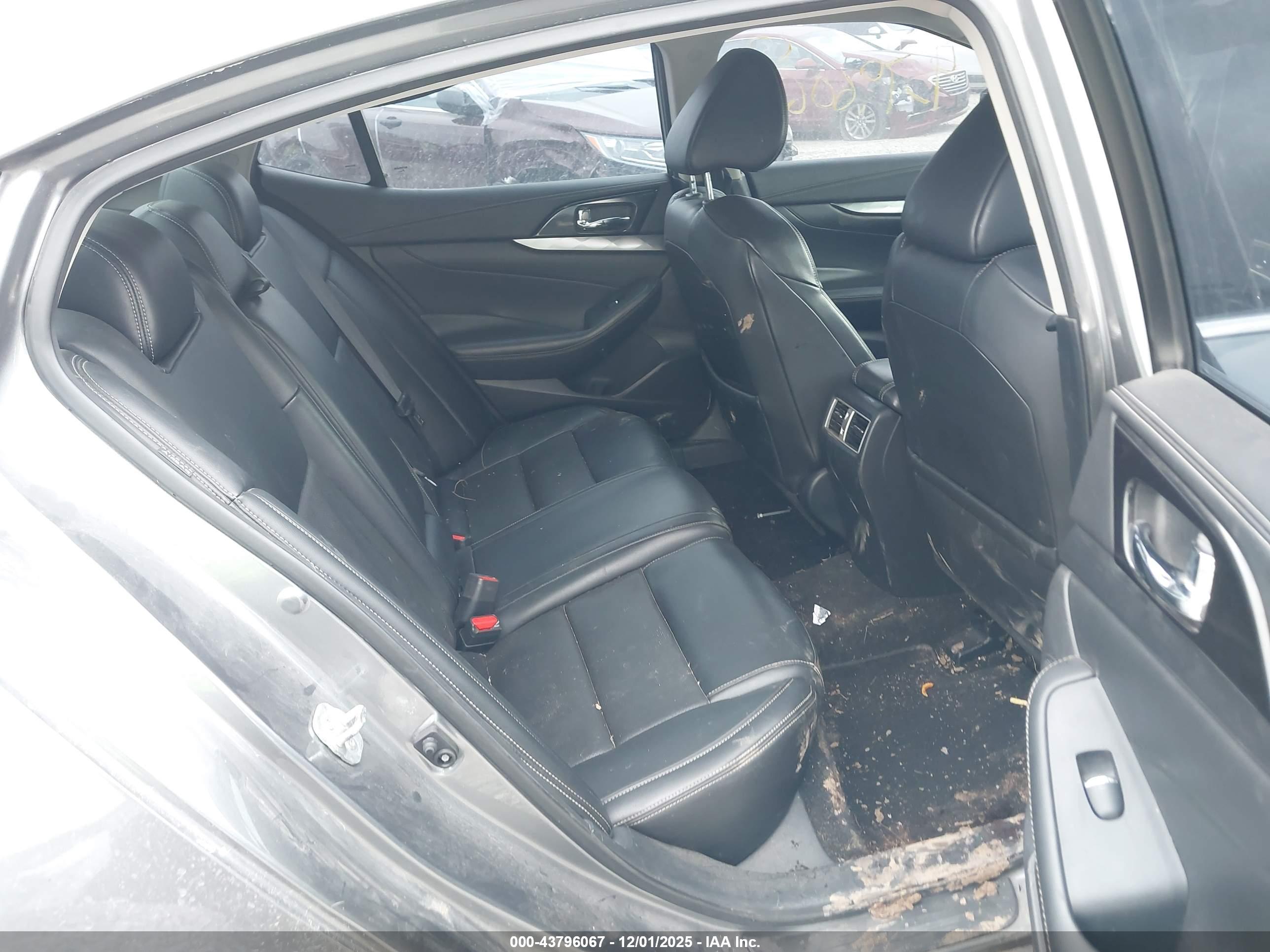 NISSAN MAXIMA image 8