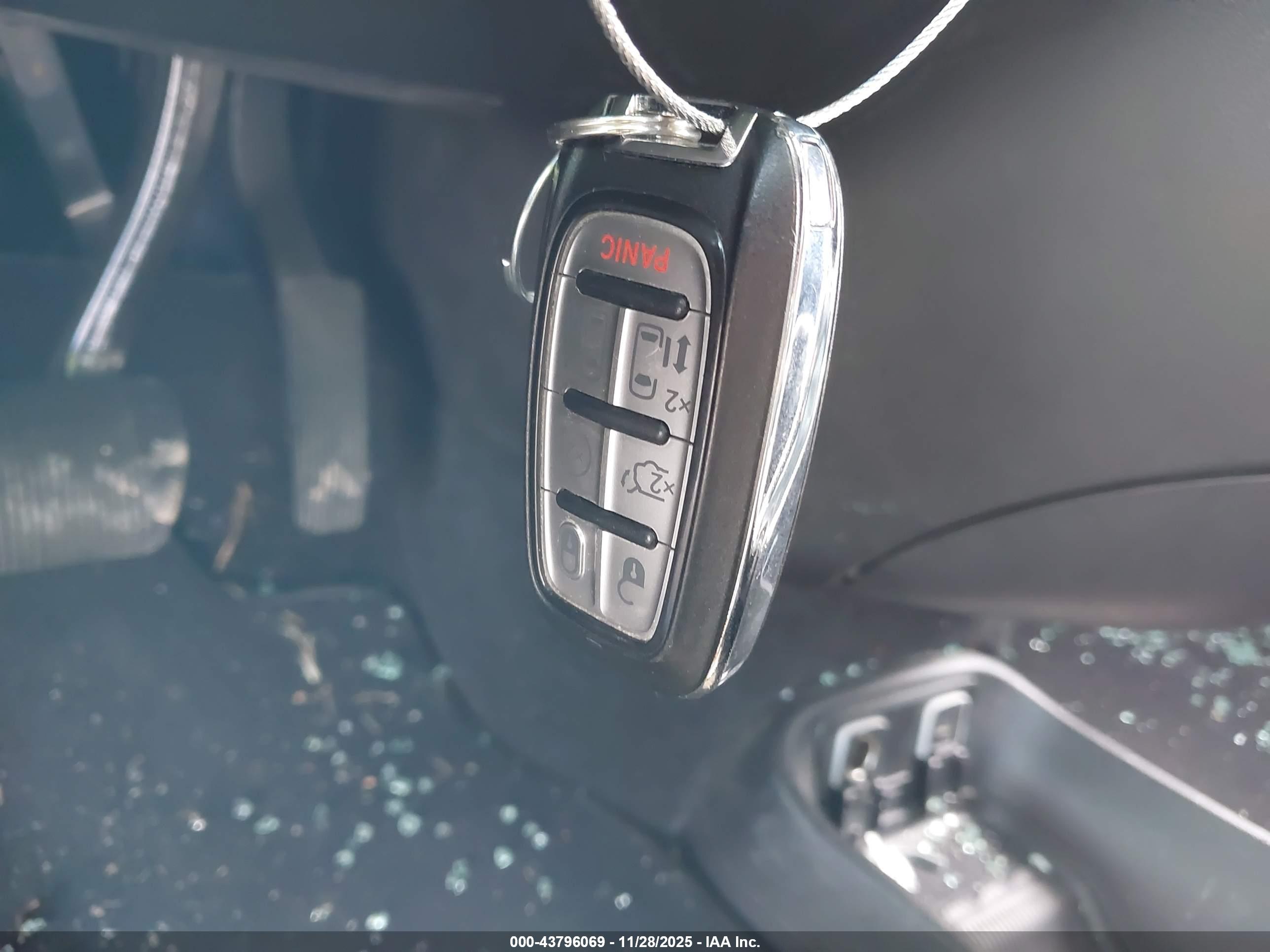 CHRYSLER PACIFICA image 11
