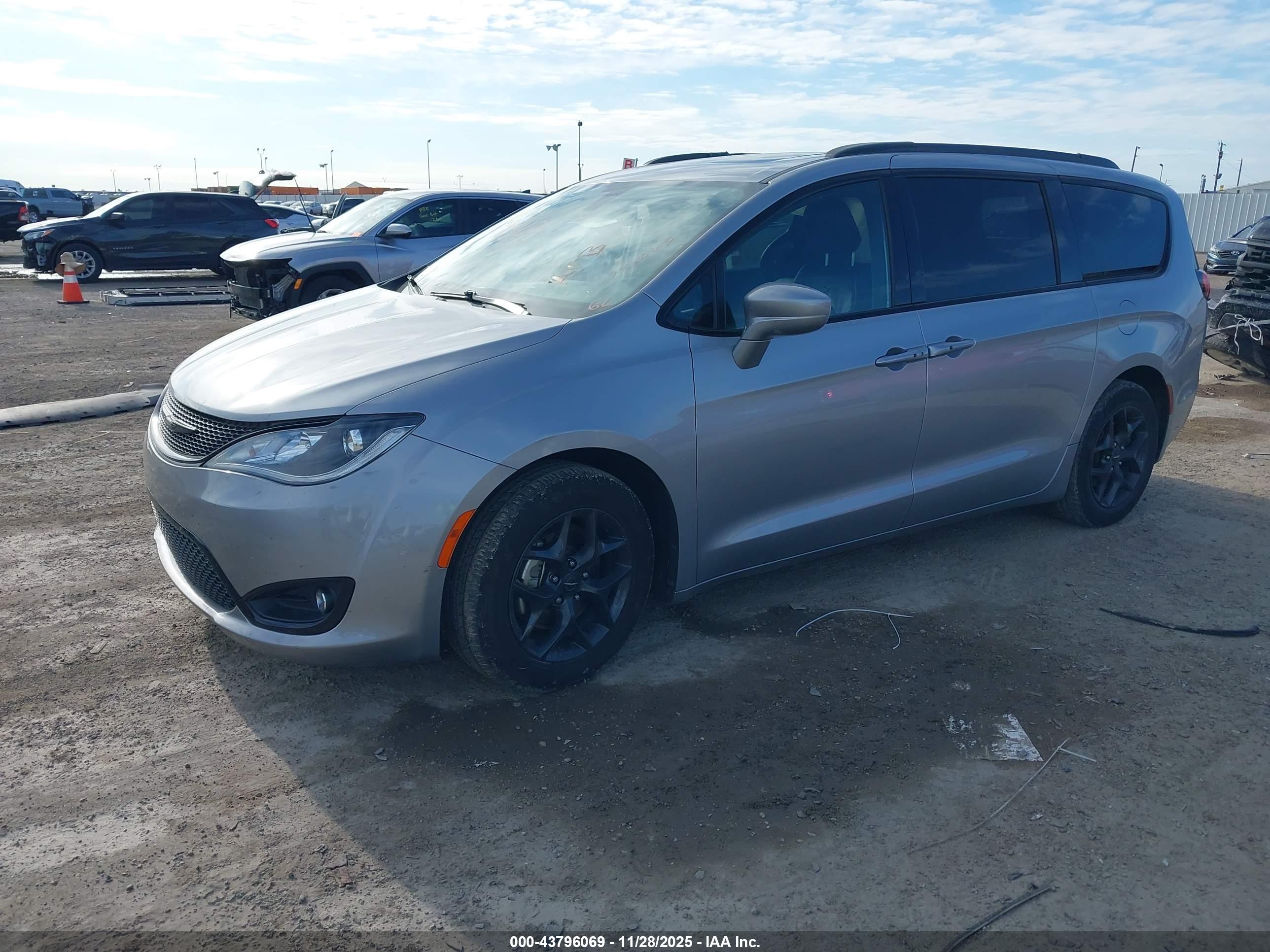 CHRYSLER PACIFICA image 2